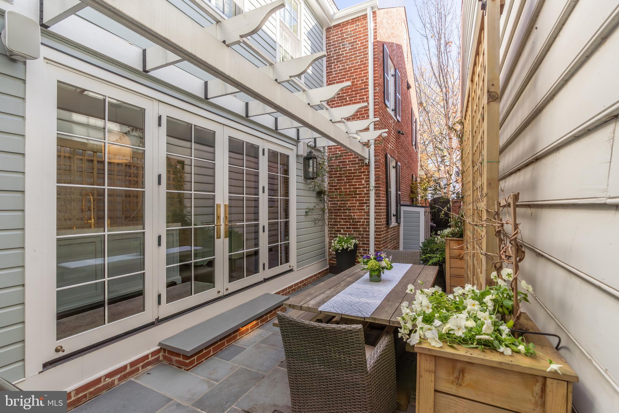 405 S FAIRFAX STREET