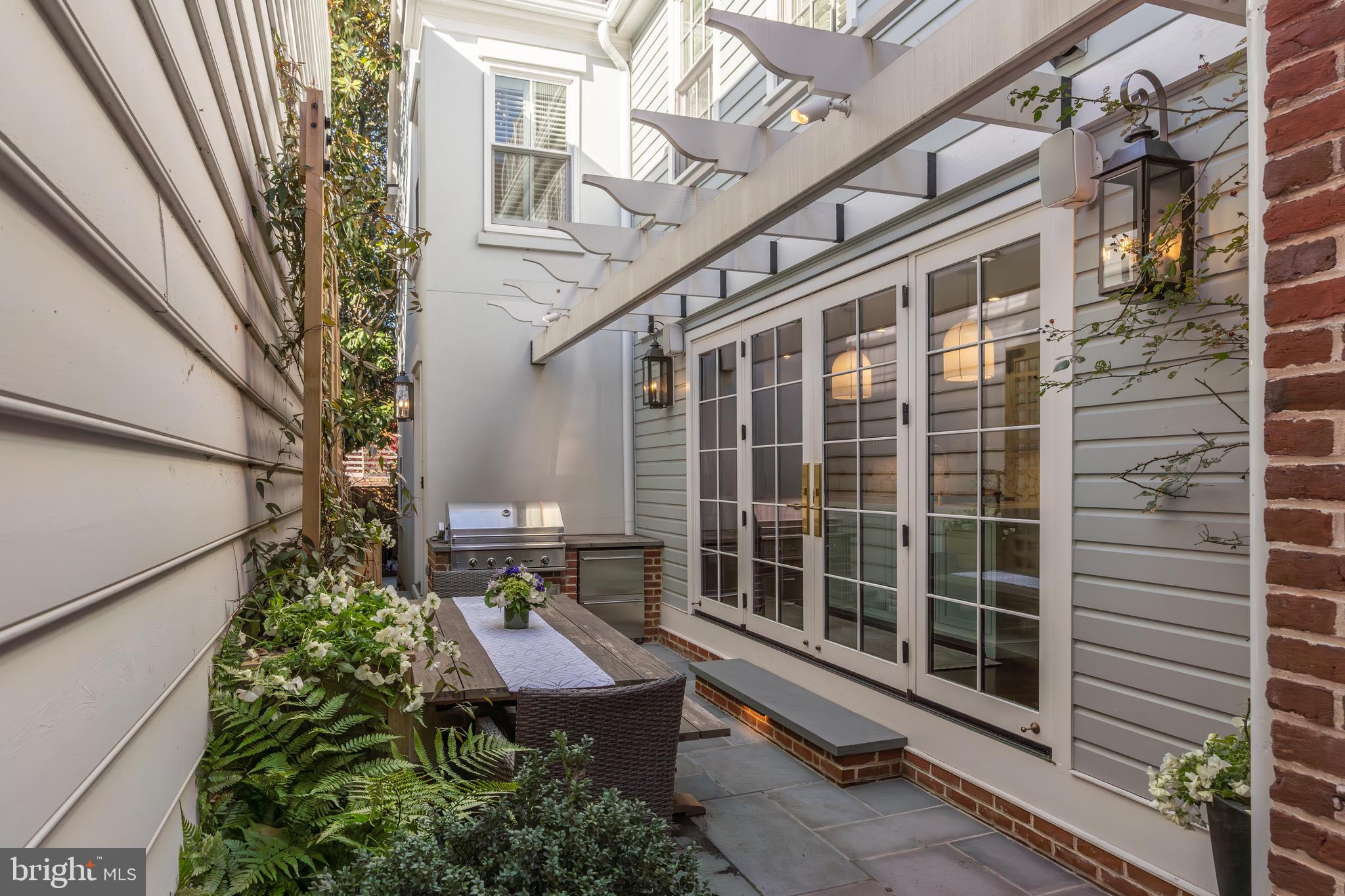 405 S FAIRFAX STREET