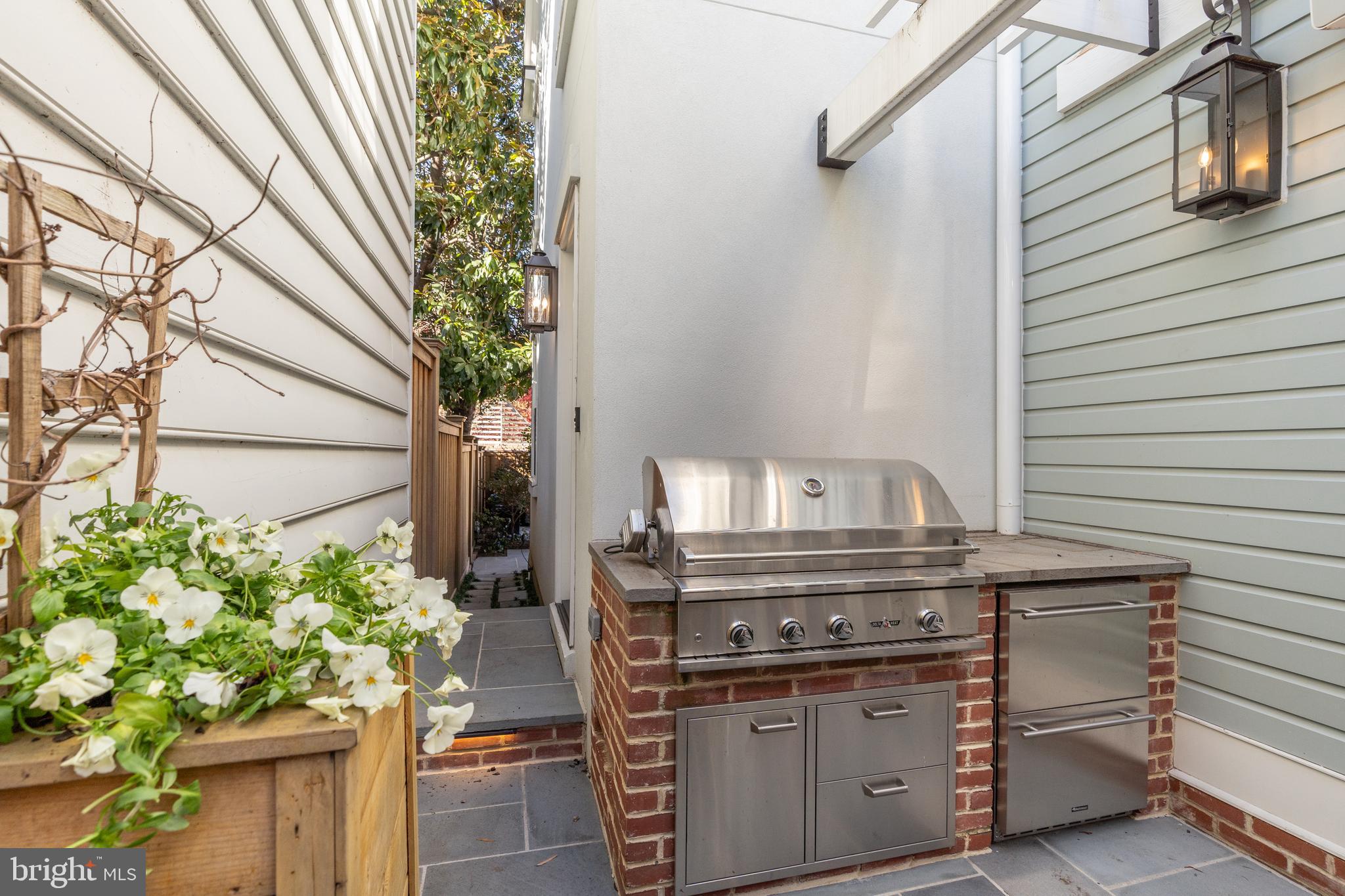 405 S FAIRFAX STREET