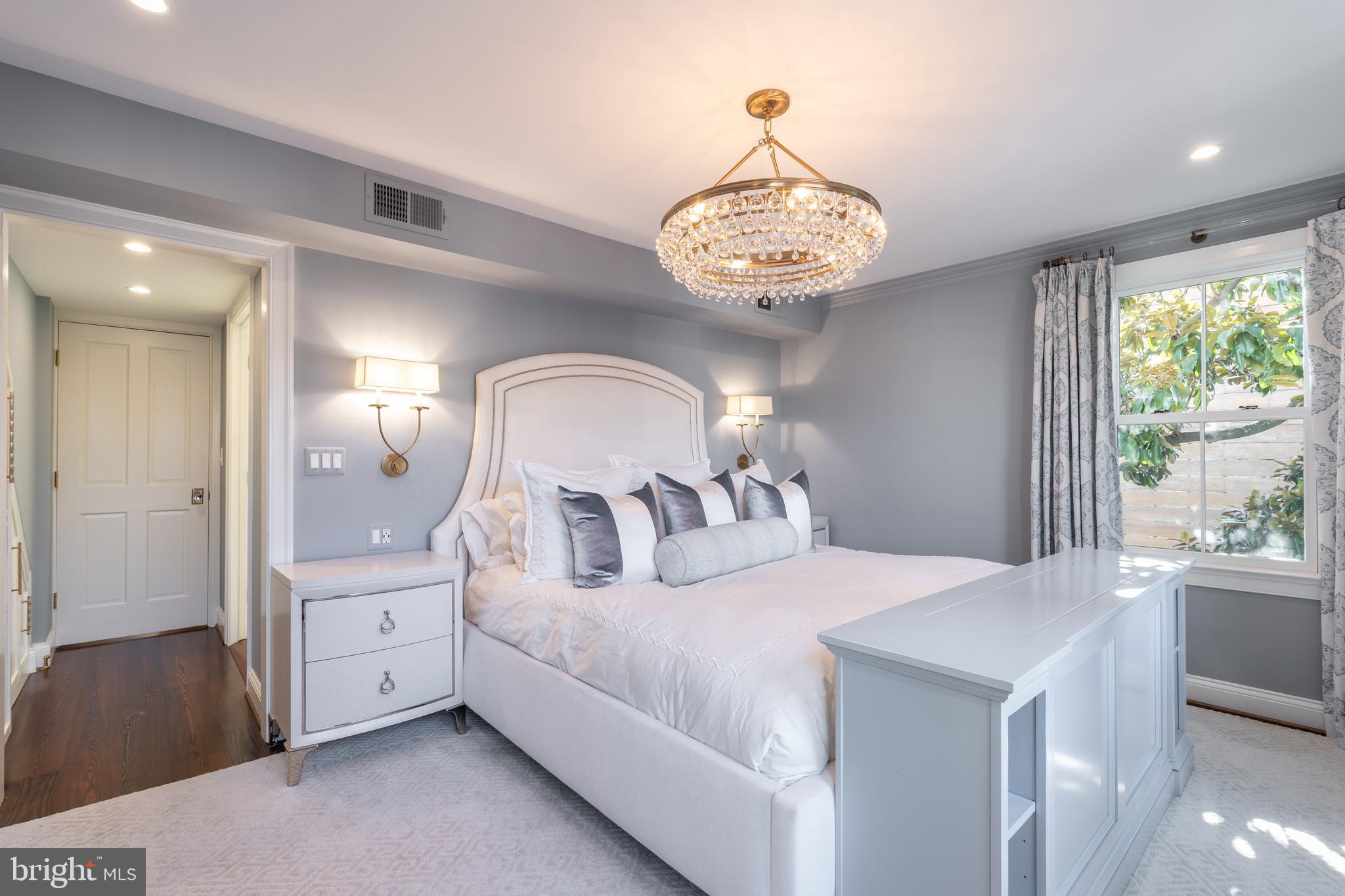 405 S FAIRFAX STREET