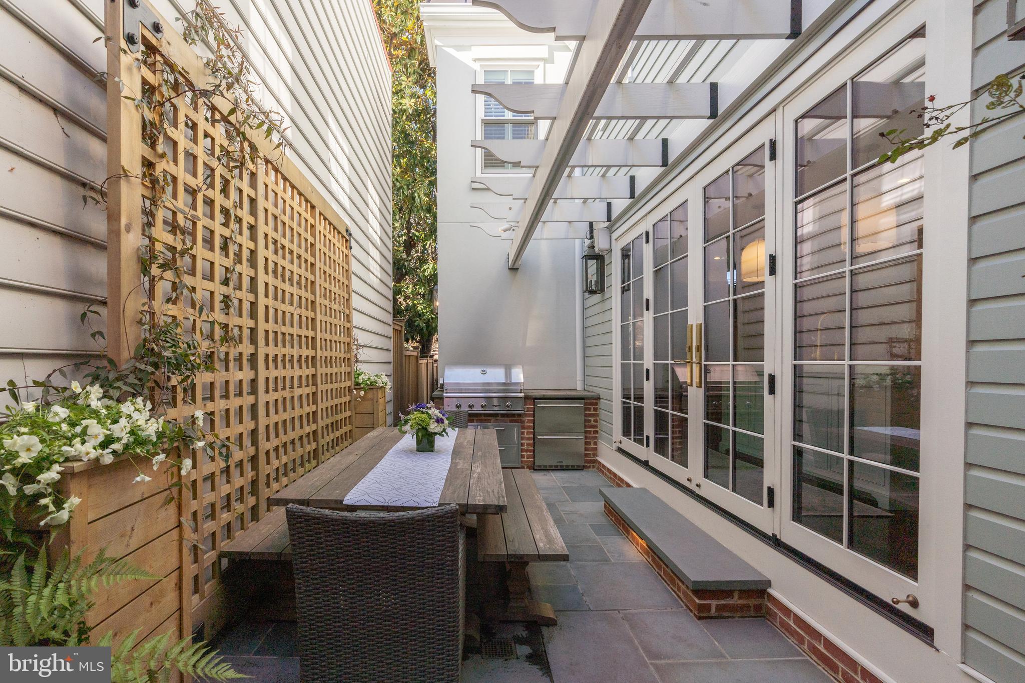 405 S FAIRFAX STREET