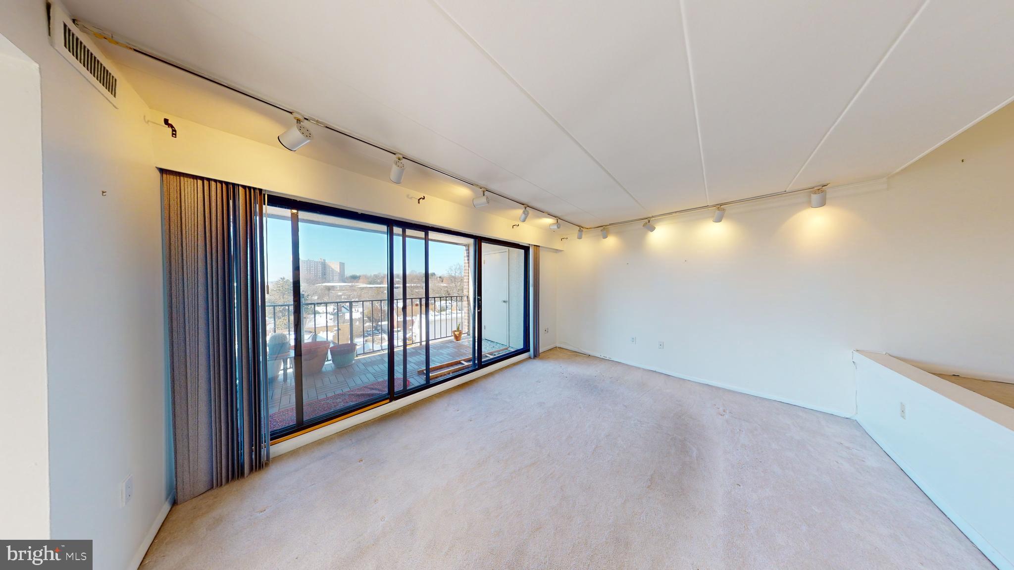 112 ROBERTS LANE 300