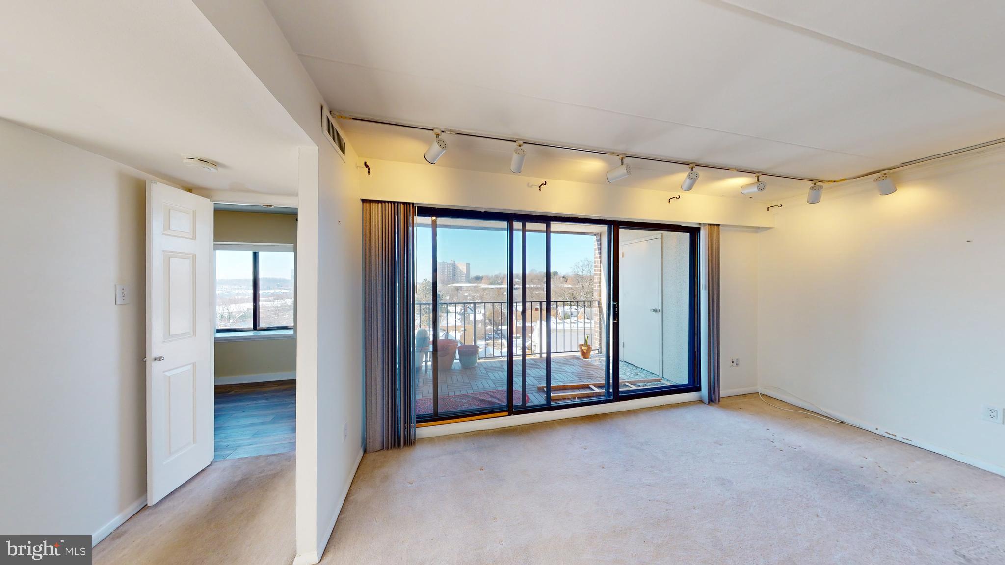 112 ROBERTS LANE 300