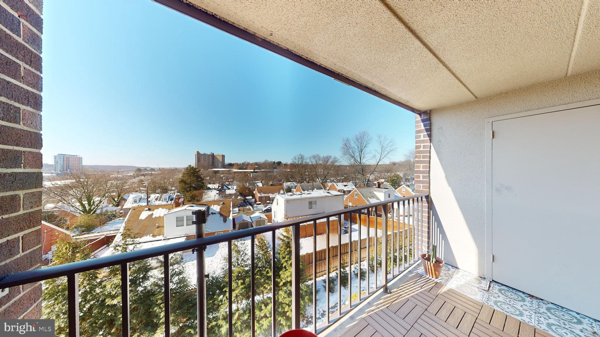 112 ROBERTS LANE 300
