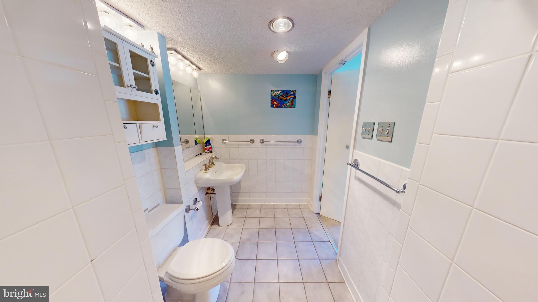 112 ROBERTS LANE 300