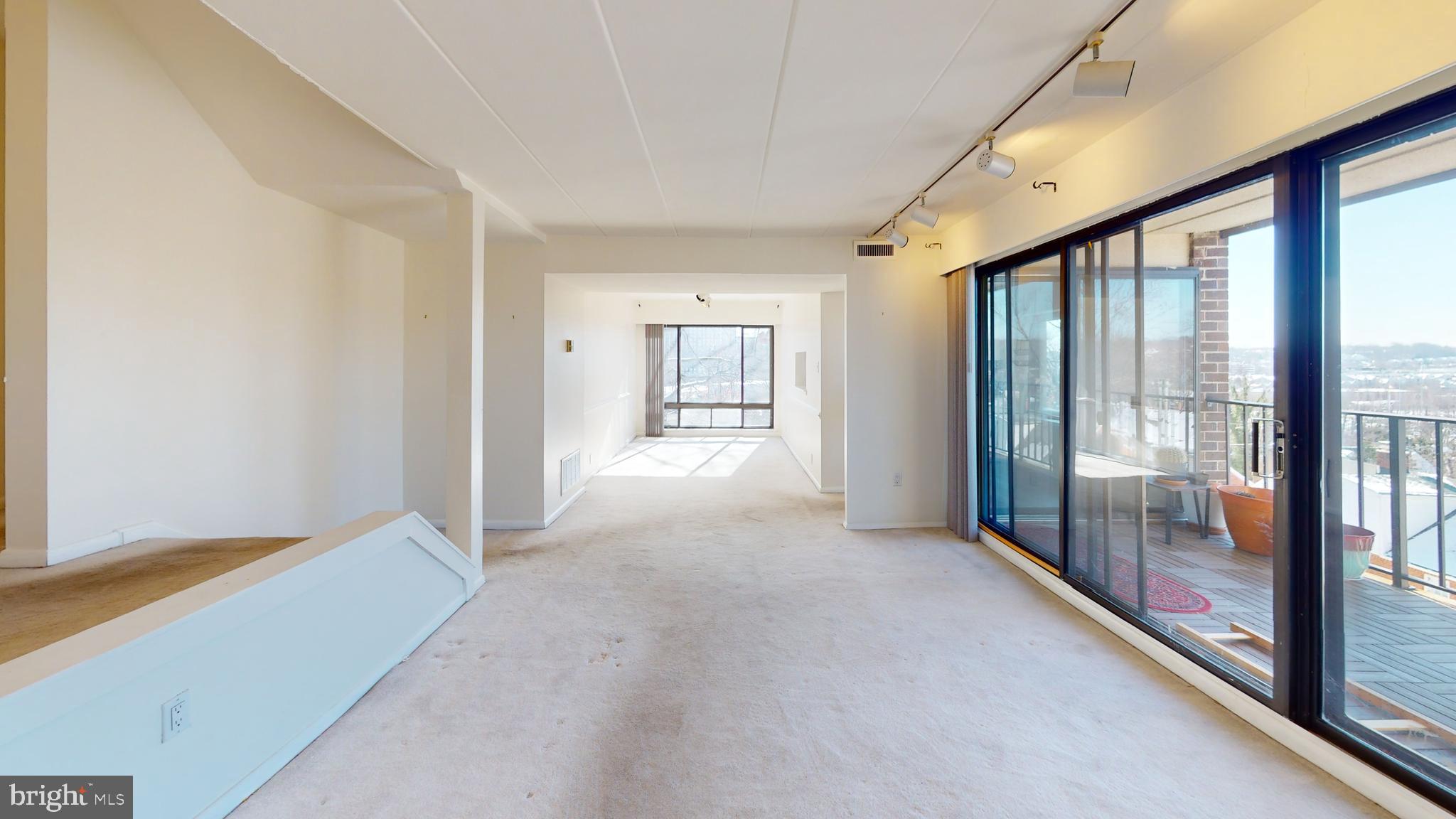 112 ROBERTS LANE 300