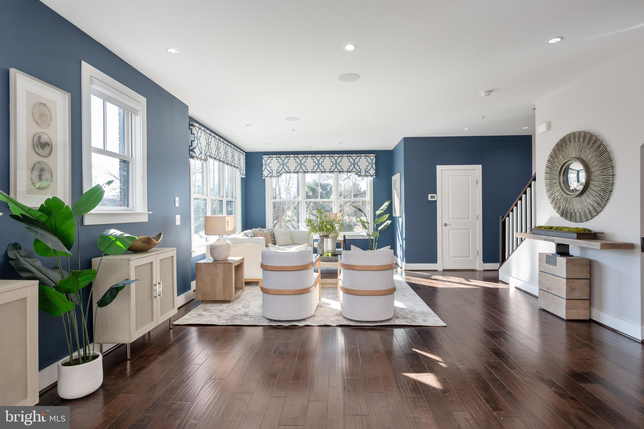 1305 WILKES STREET