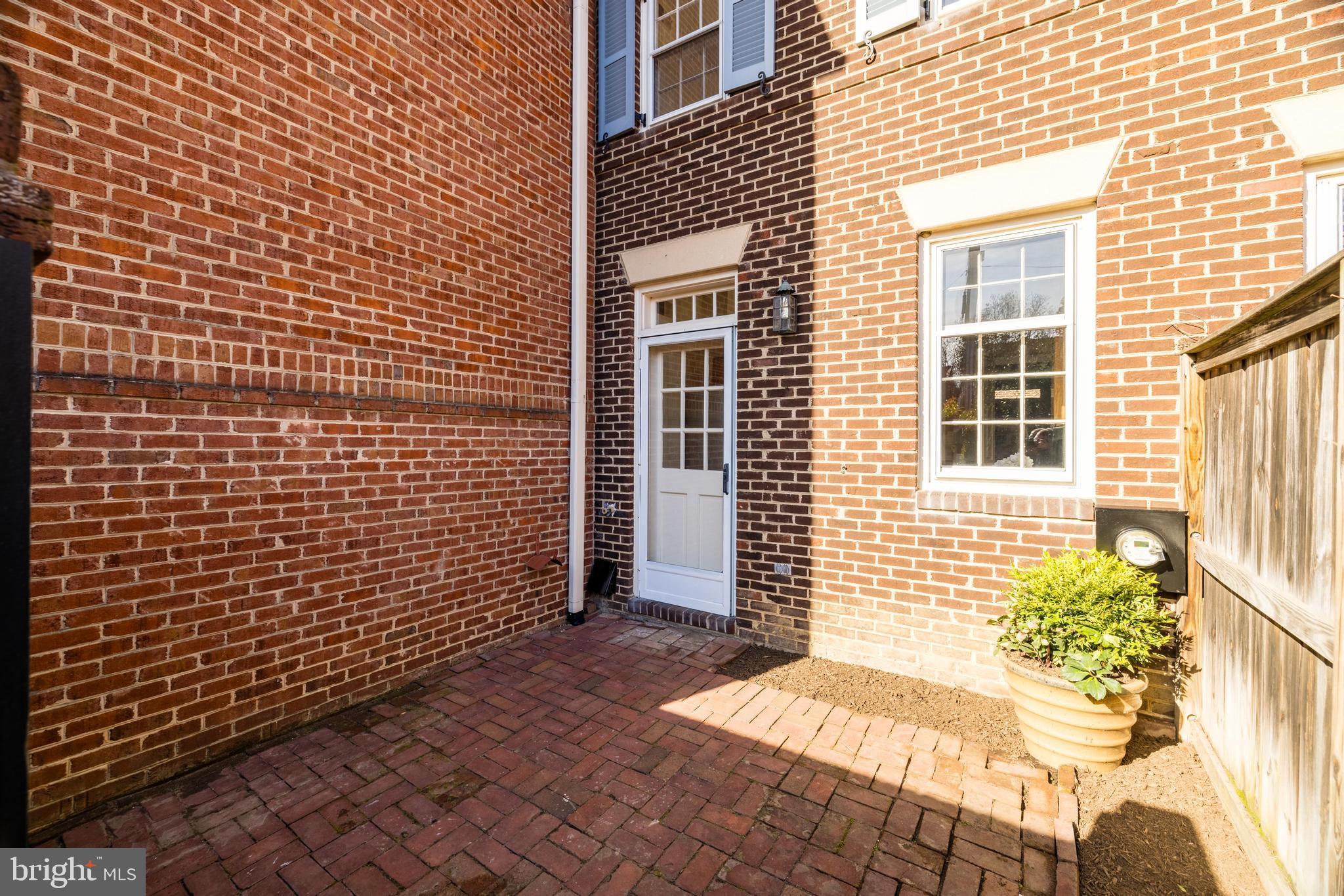 320 N SAINT ASAPH STREET 10