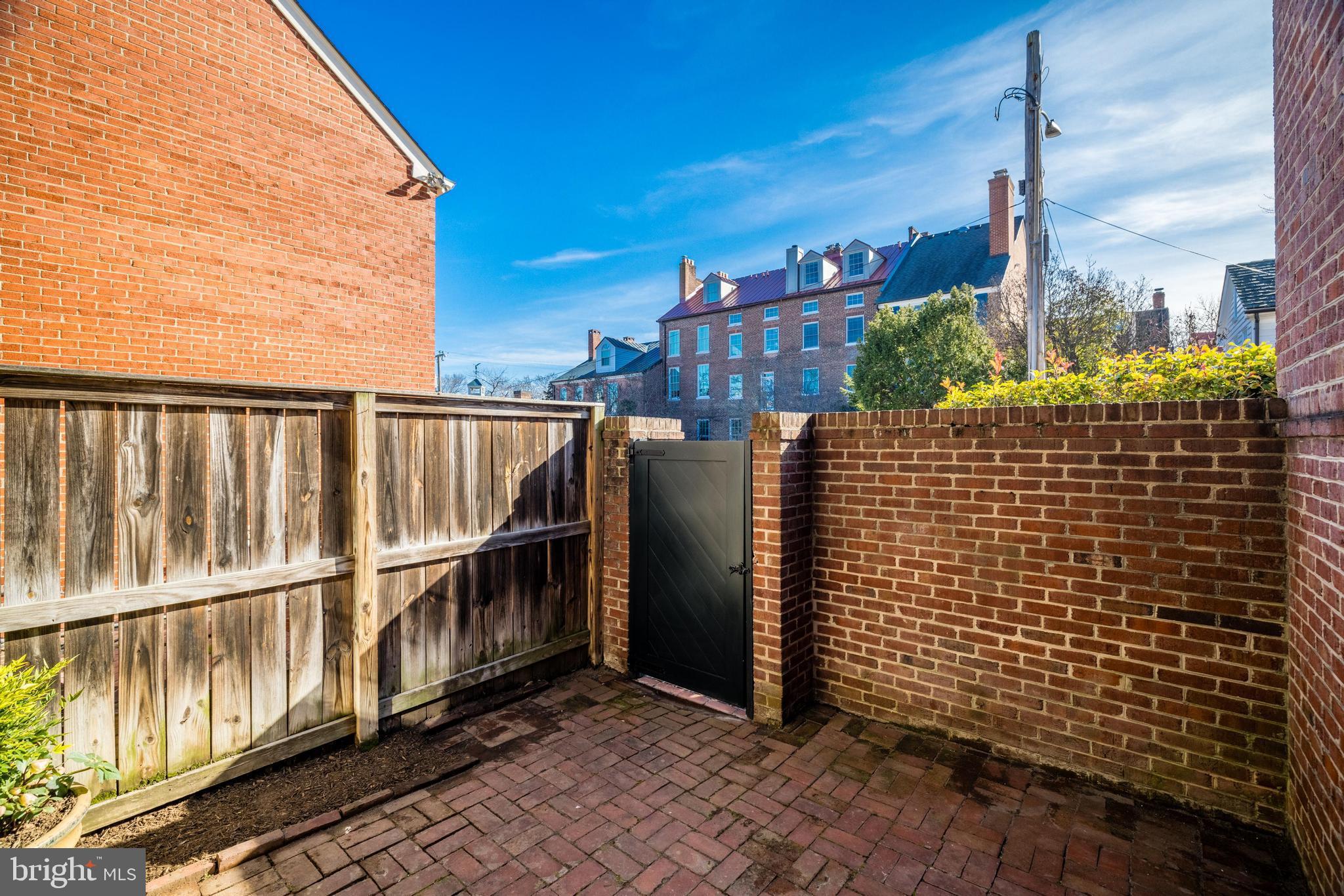 320 N SAINT ASAPH STREET 10
