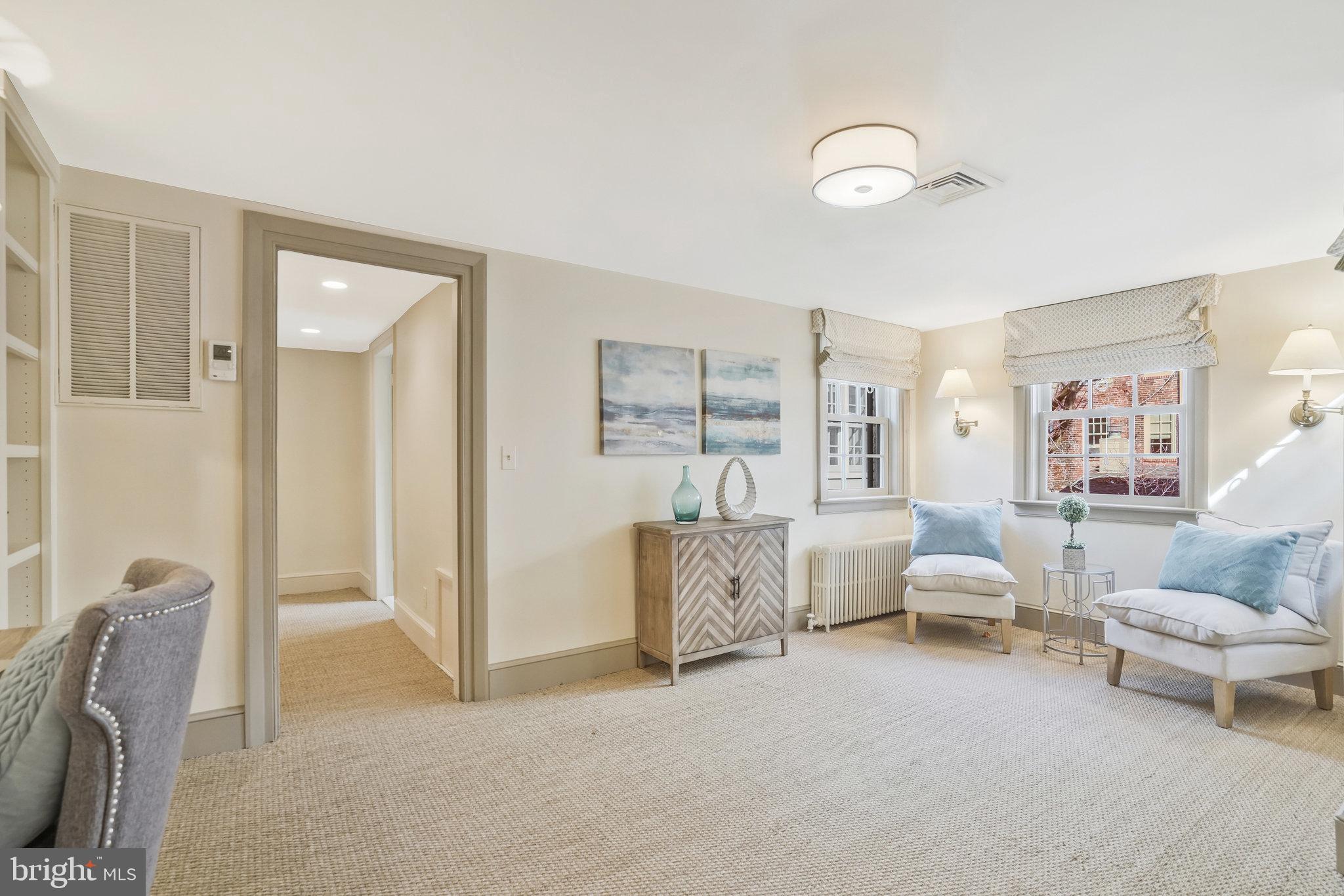 207 S FAIRFAX STREET
