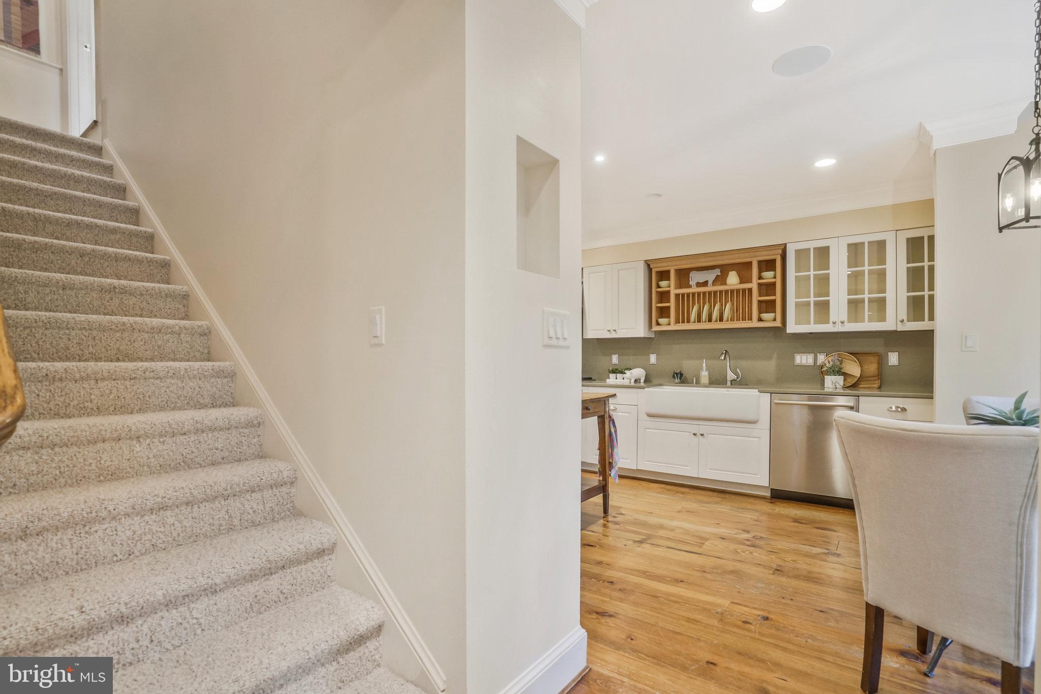 207 S FAIRFAX STREET