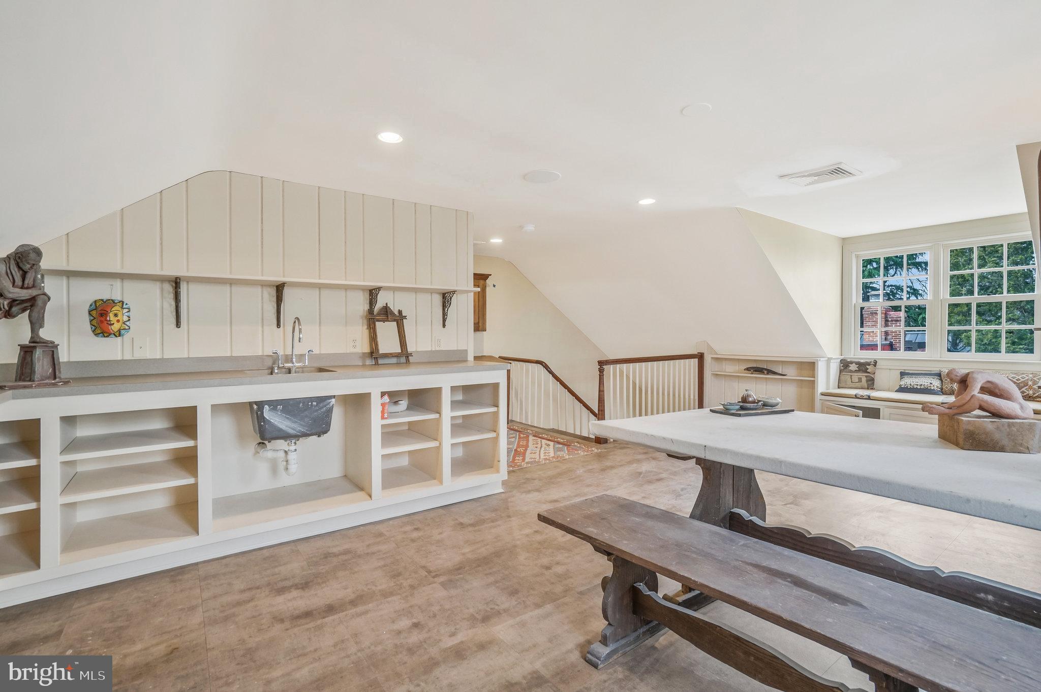 207 S FAIRFAX STREET