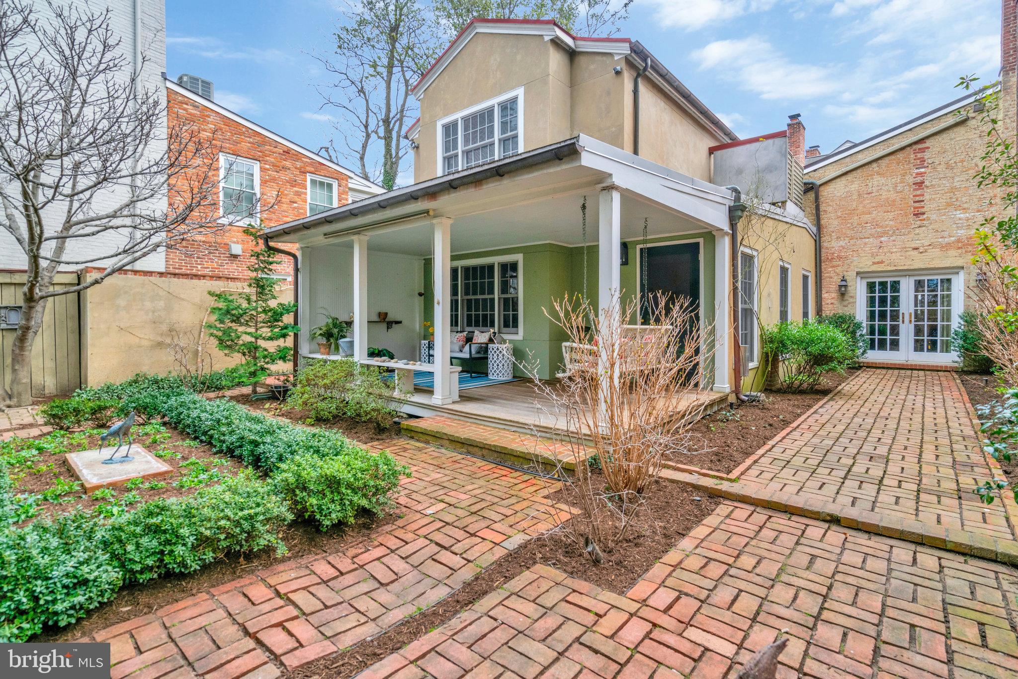 207 S FAIRFAX STREET