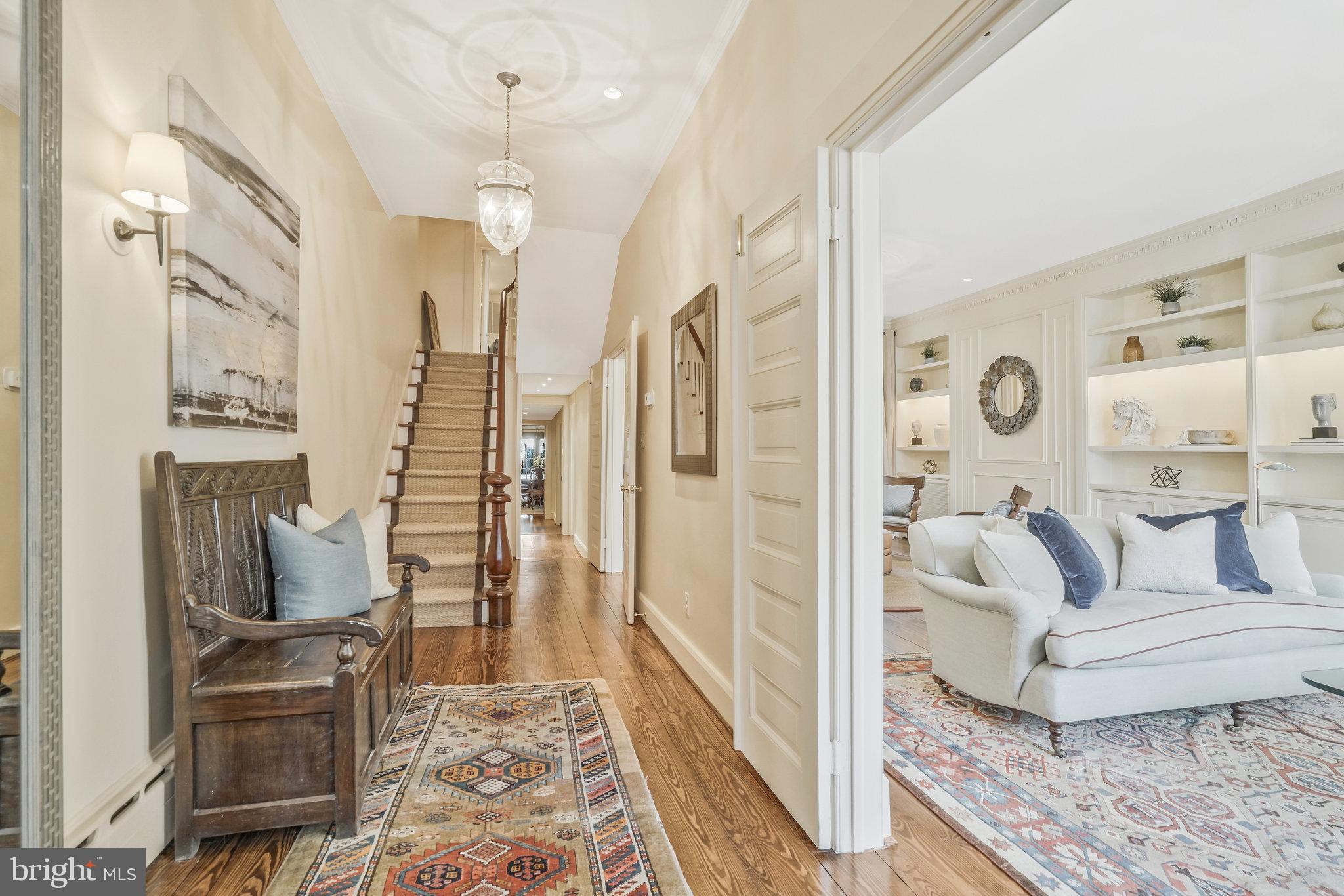 207 S FAIRFAX STREET