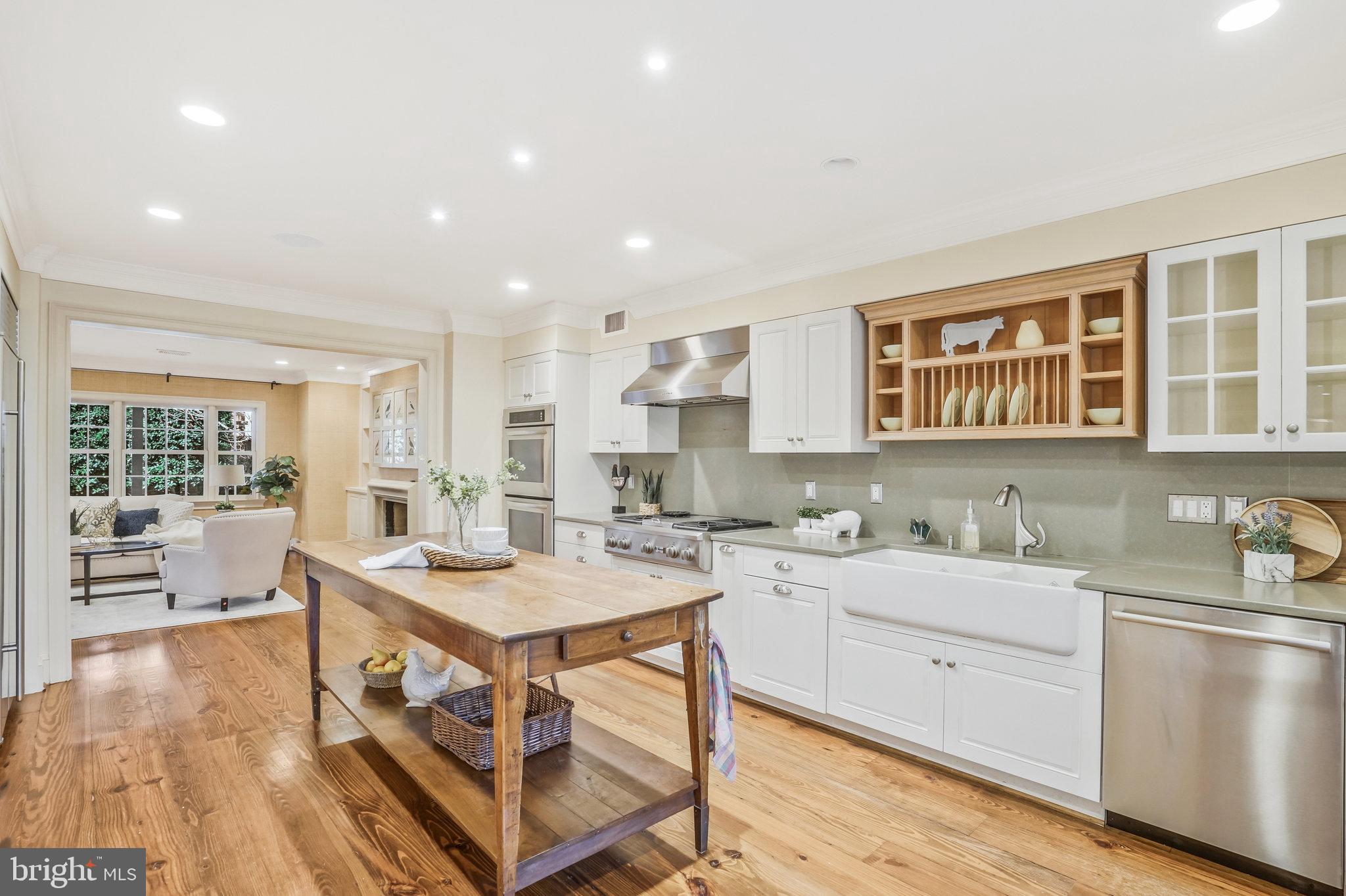 207 S FAIRFAX STREET