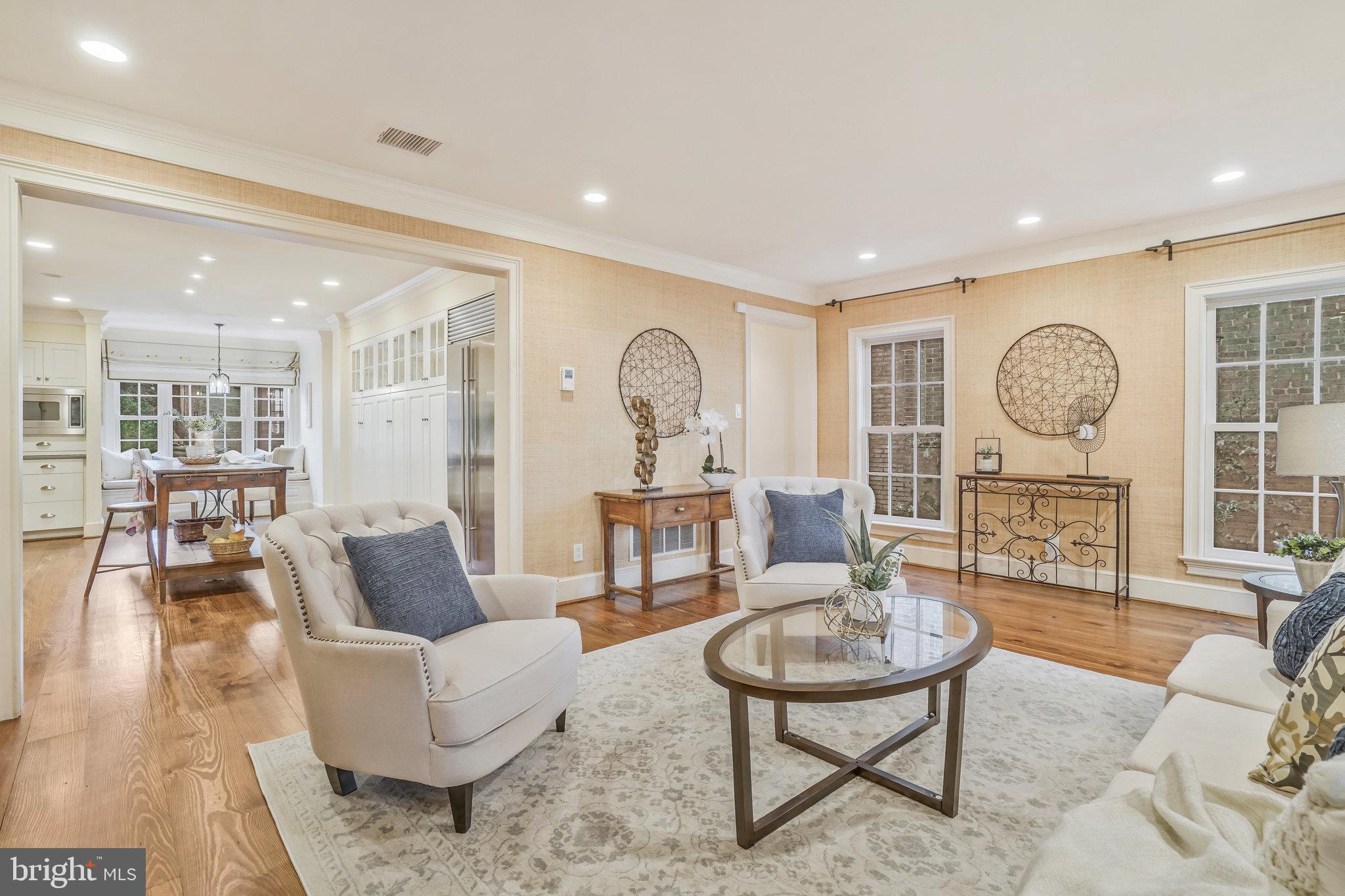 207 S FAIRFAX STREET
