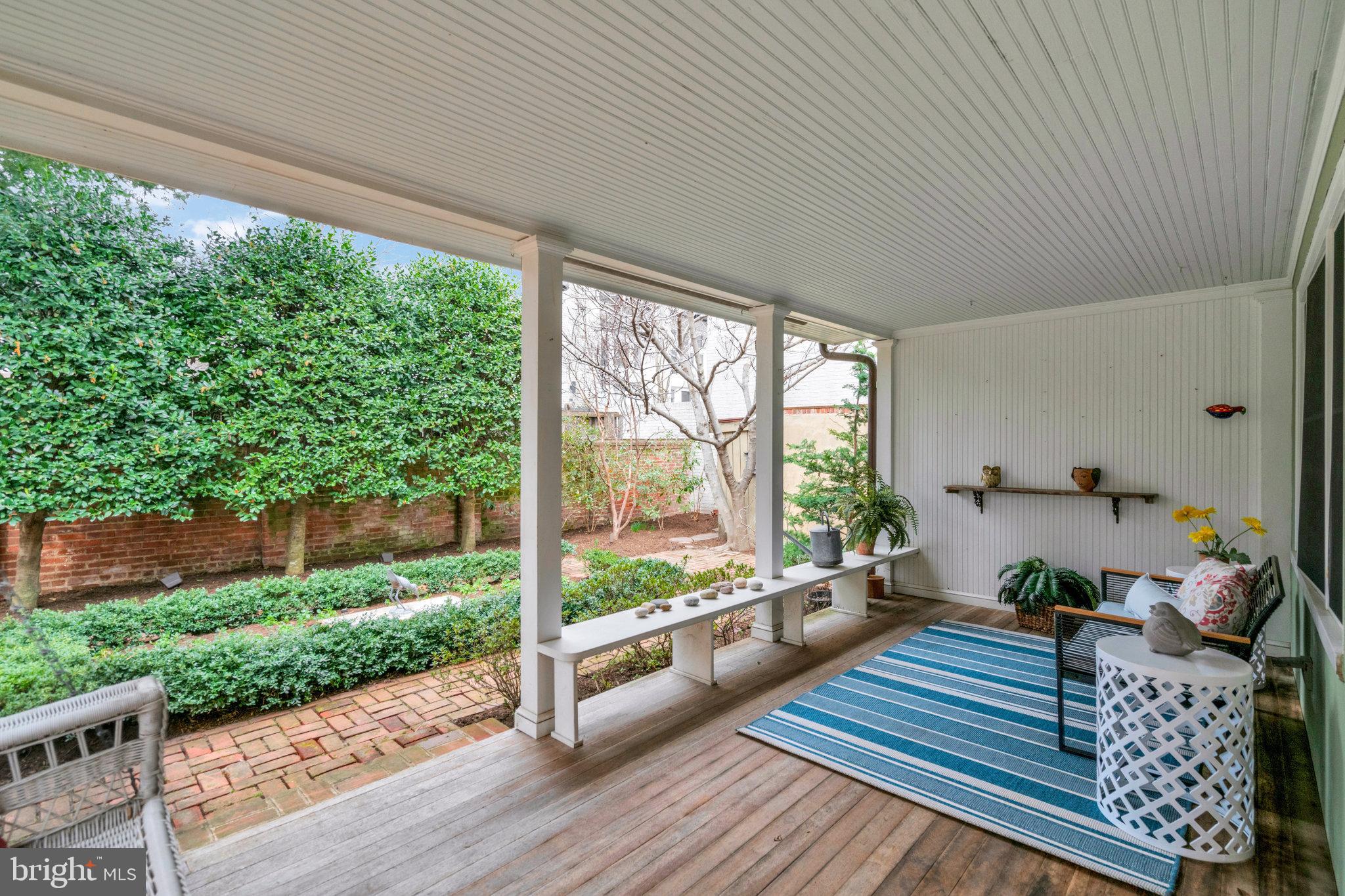 207 S FAIRFAX STREET