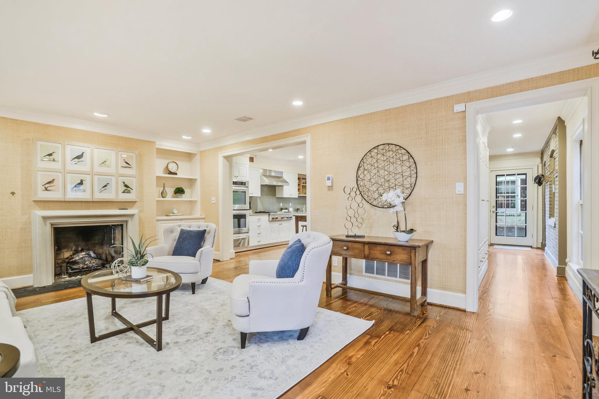 207 S FAIRFAX STREET