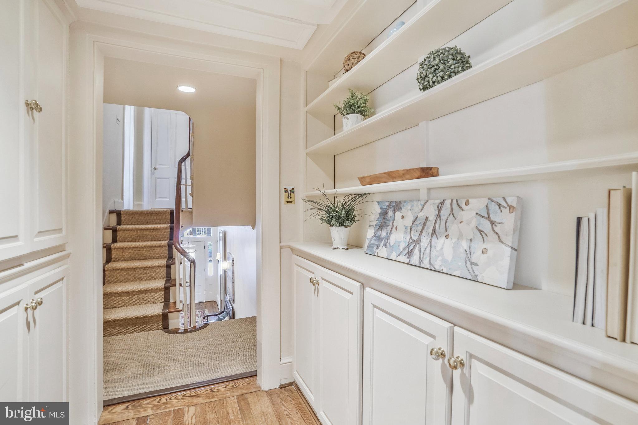 207 S FAIRFAX STREET