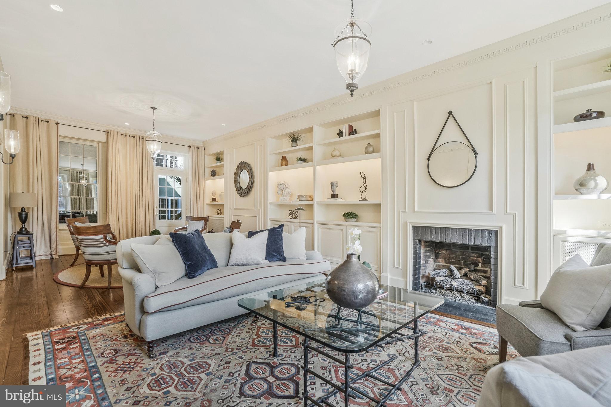 207 S FAIRFAX STREET