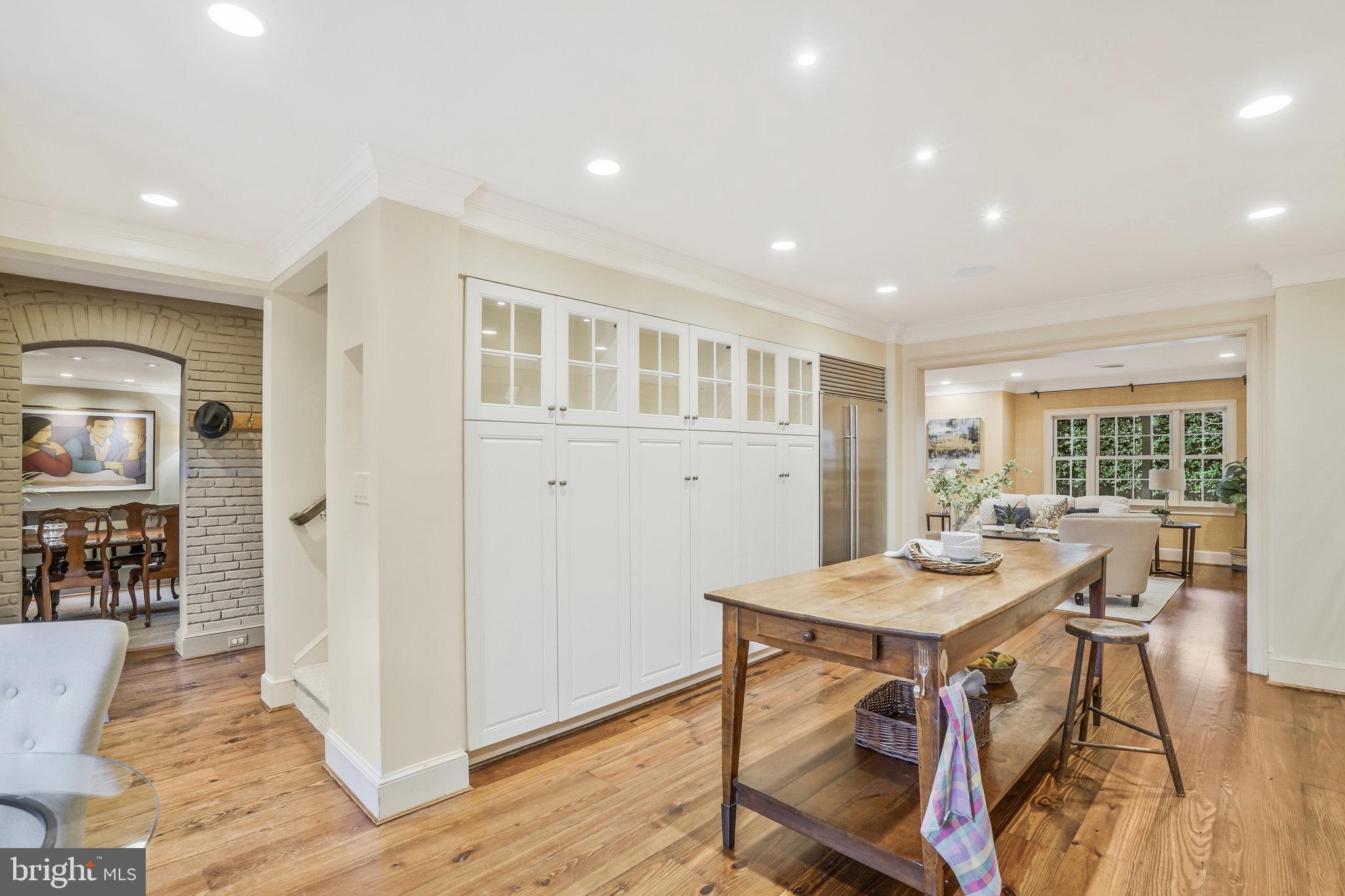 207 S FAIRFAX STREET