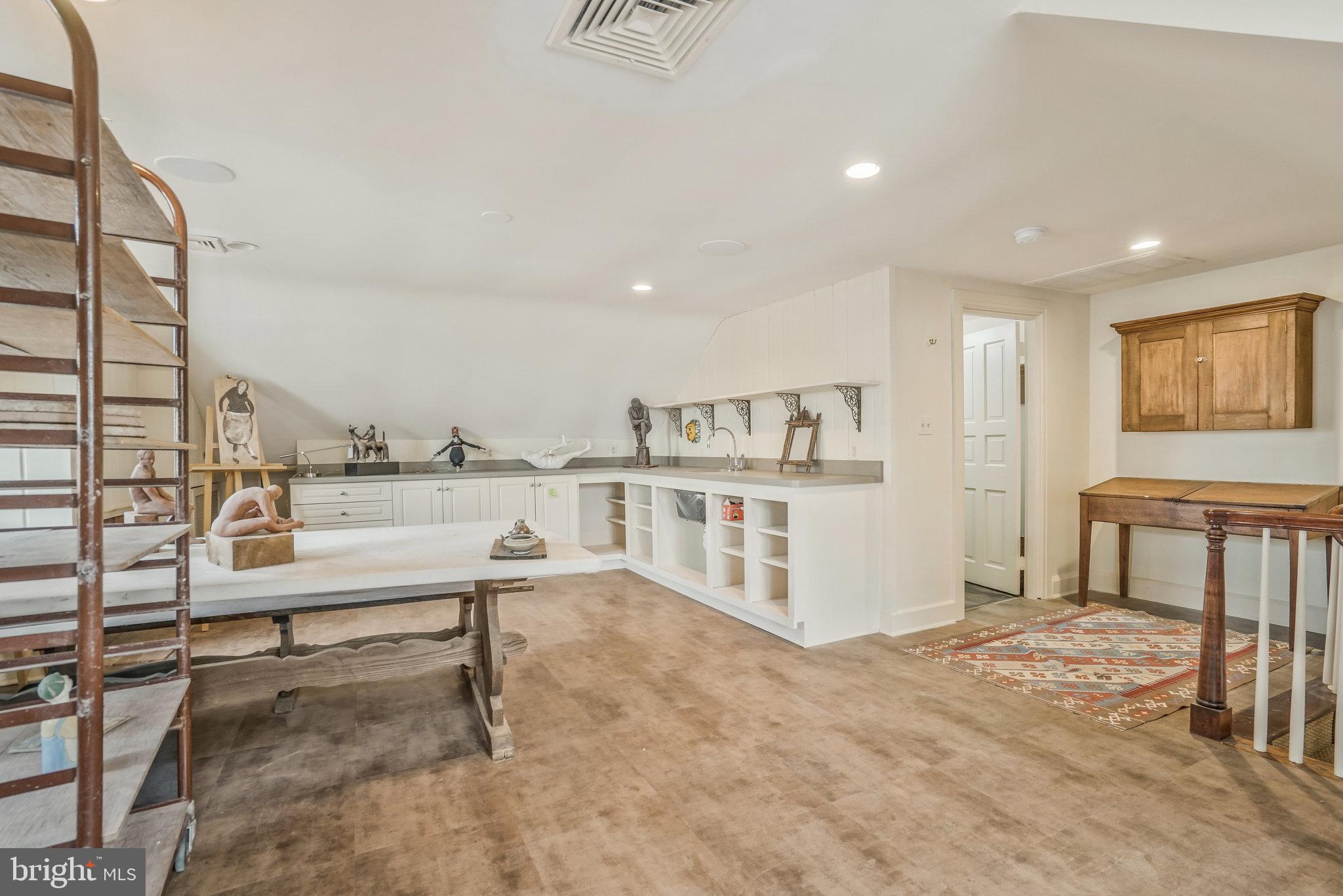 207 S FAIRFAX STREET