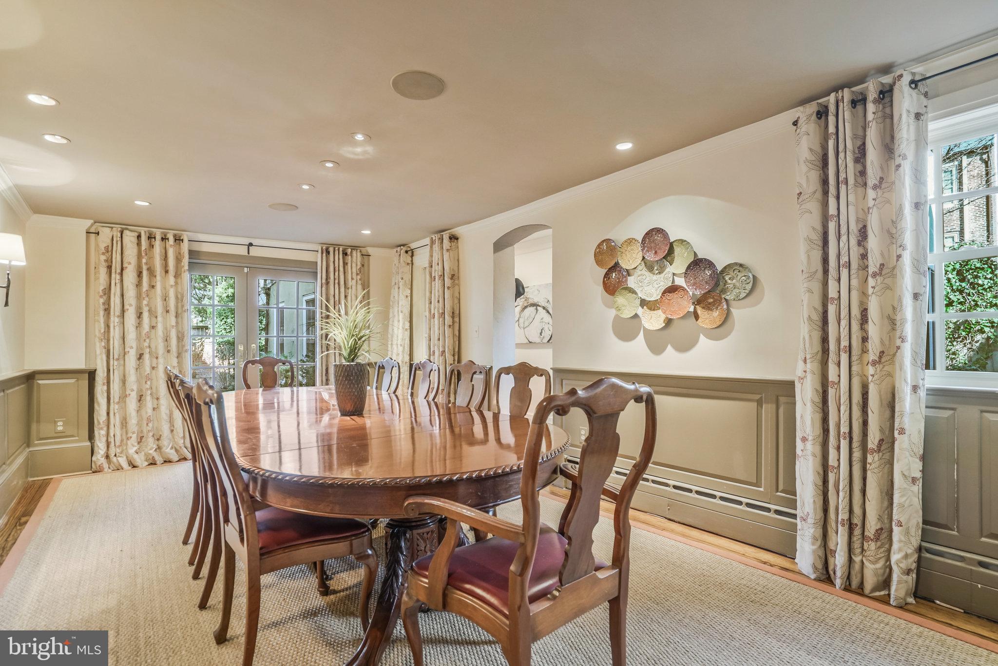 207 S FAIRFAX STREET