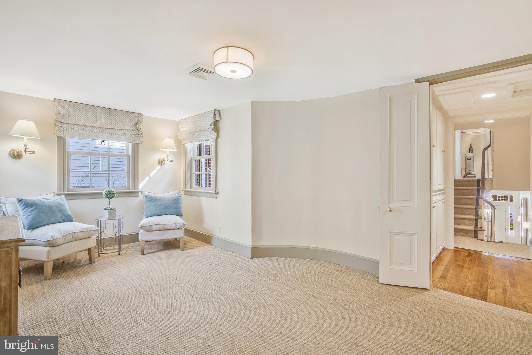 207 S FAIRFAX STREET