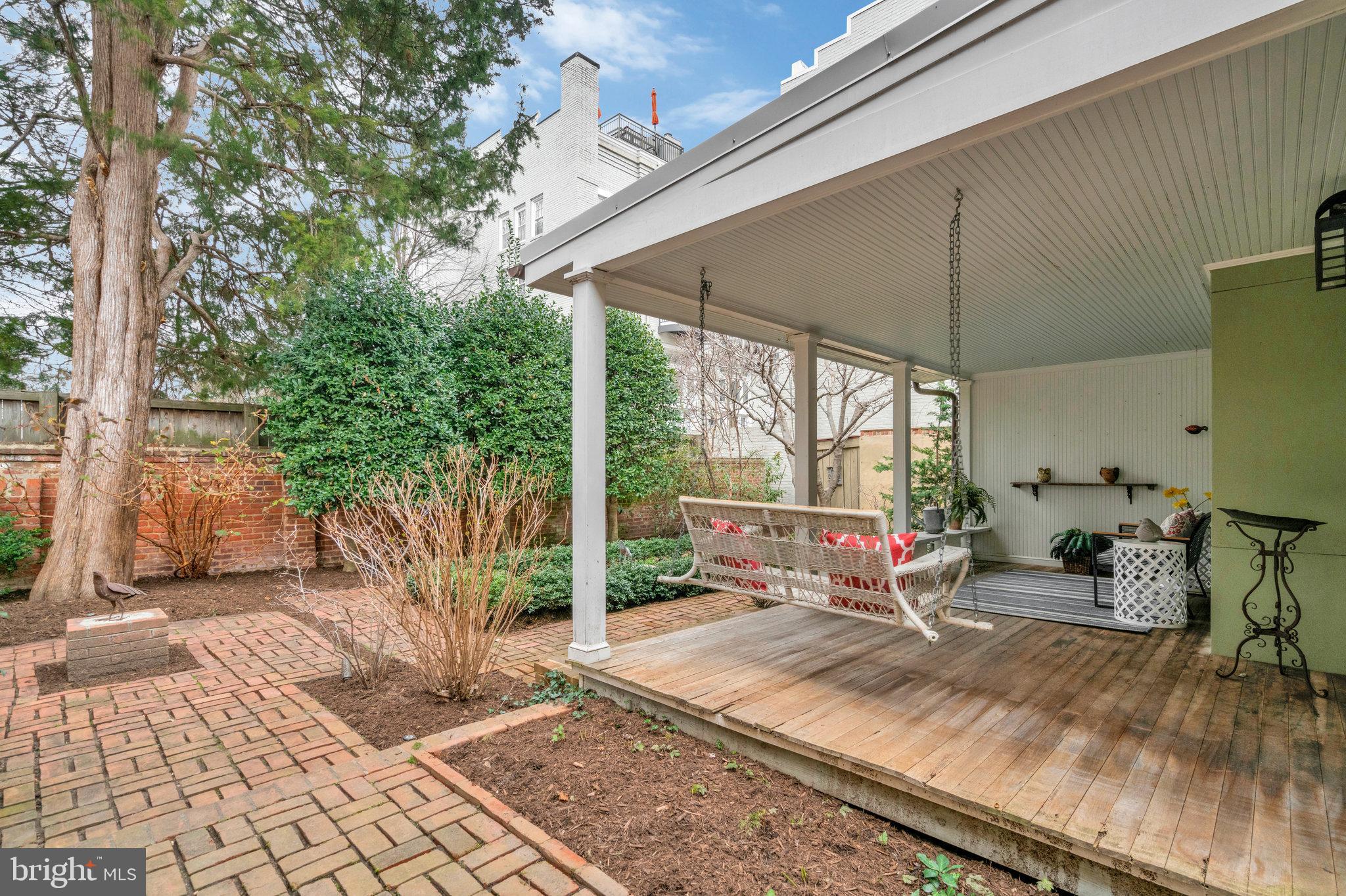 207 S FAIRFAX STREET