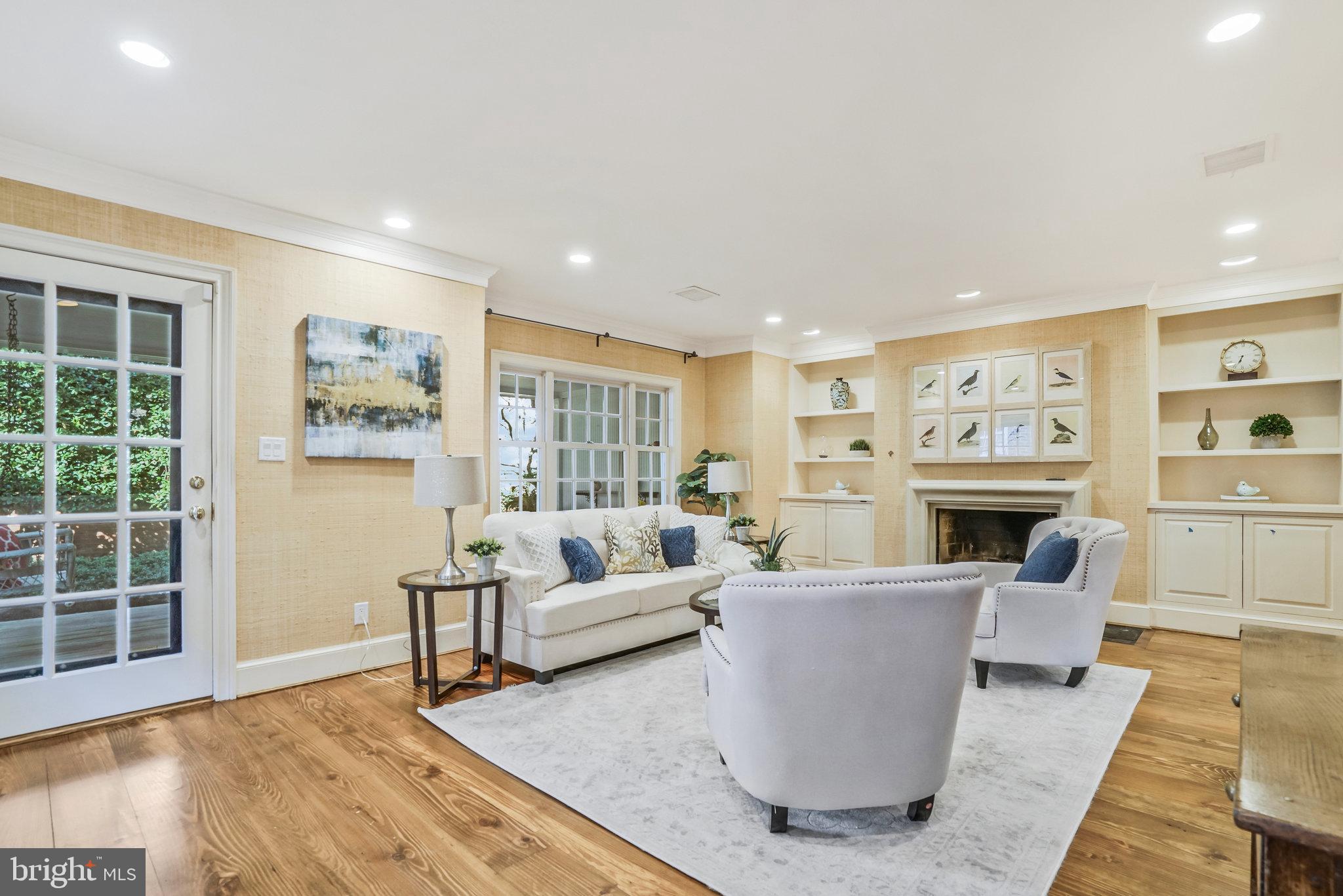 207 S FAIRFAX STREET