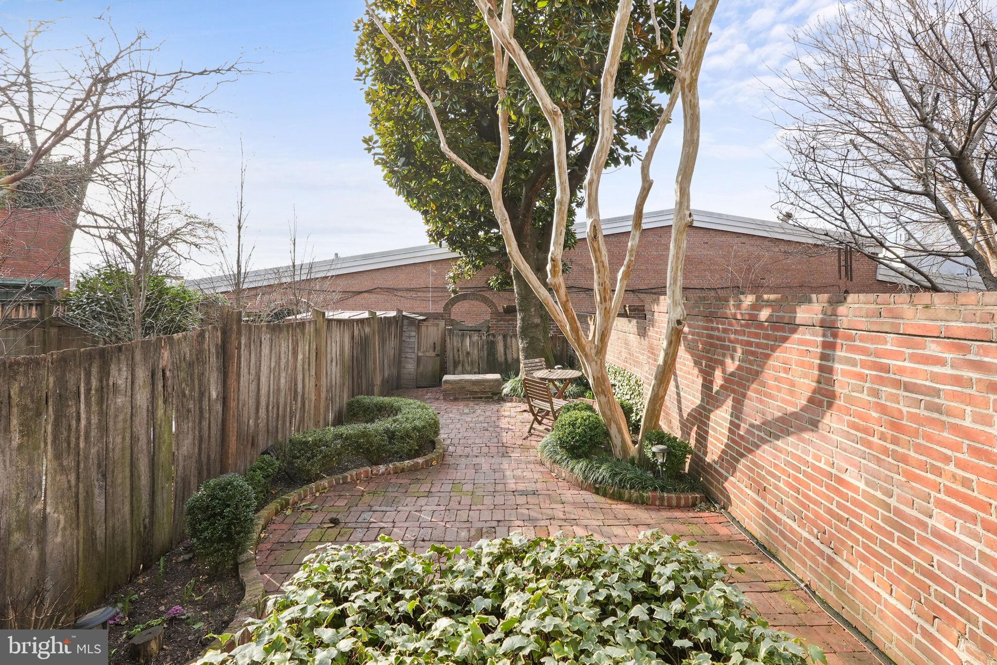 513 S FAIRFAX STREET