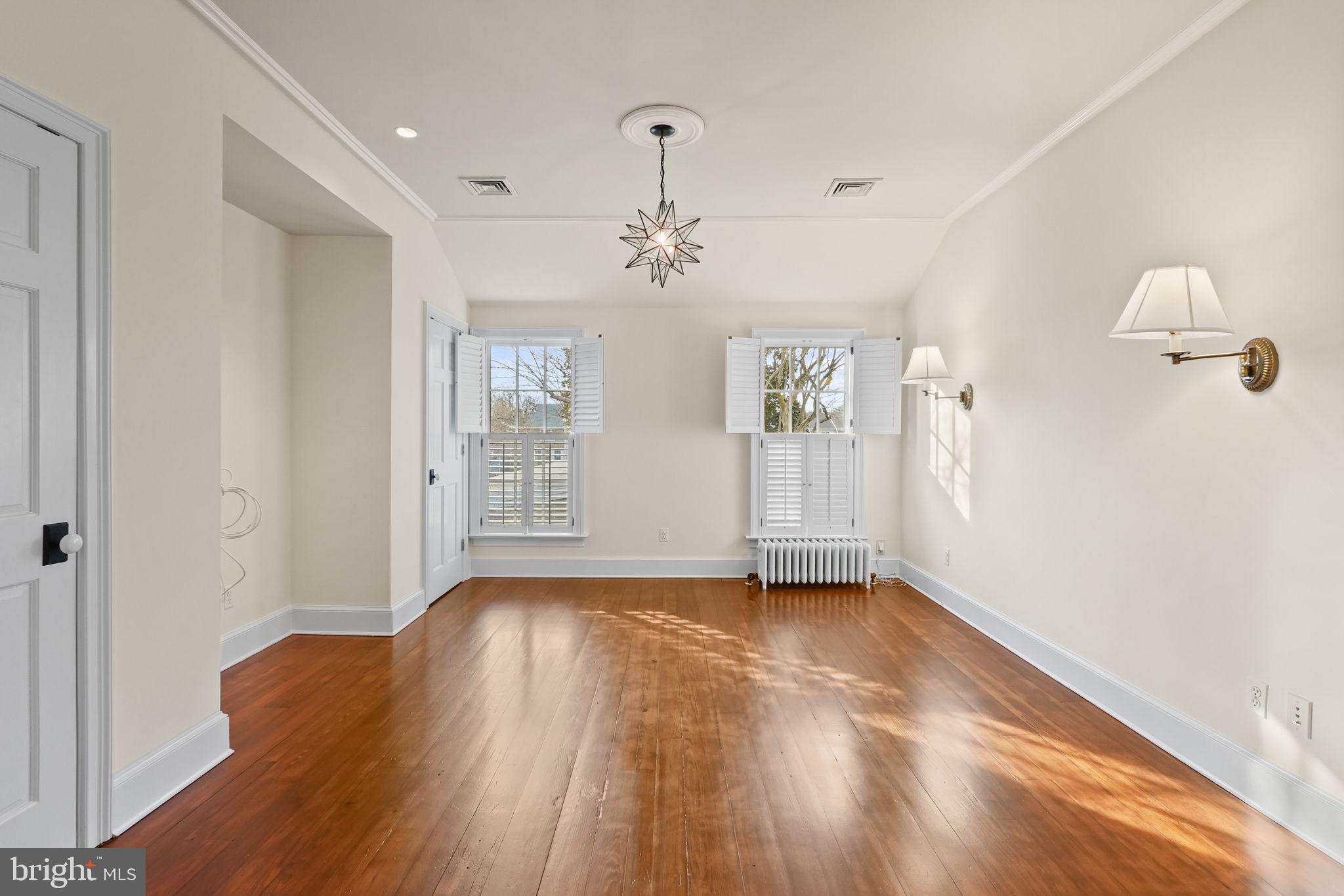 513 S FAIRFAX STREET