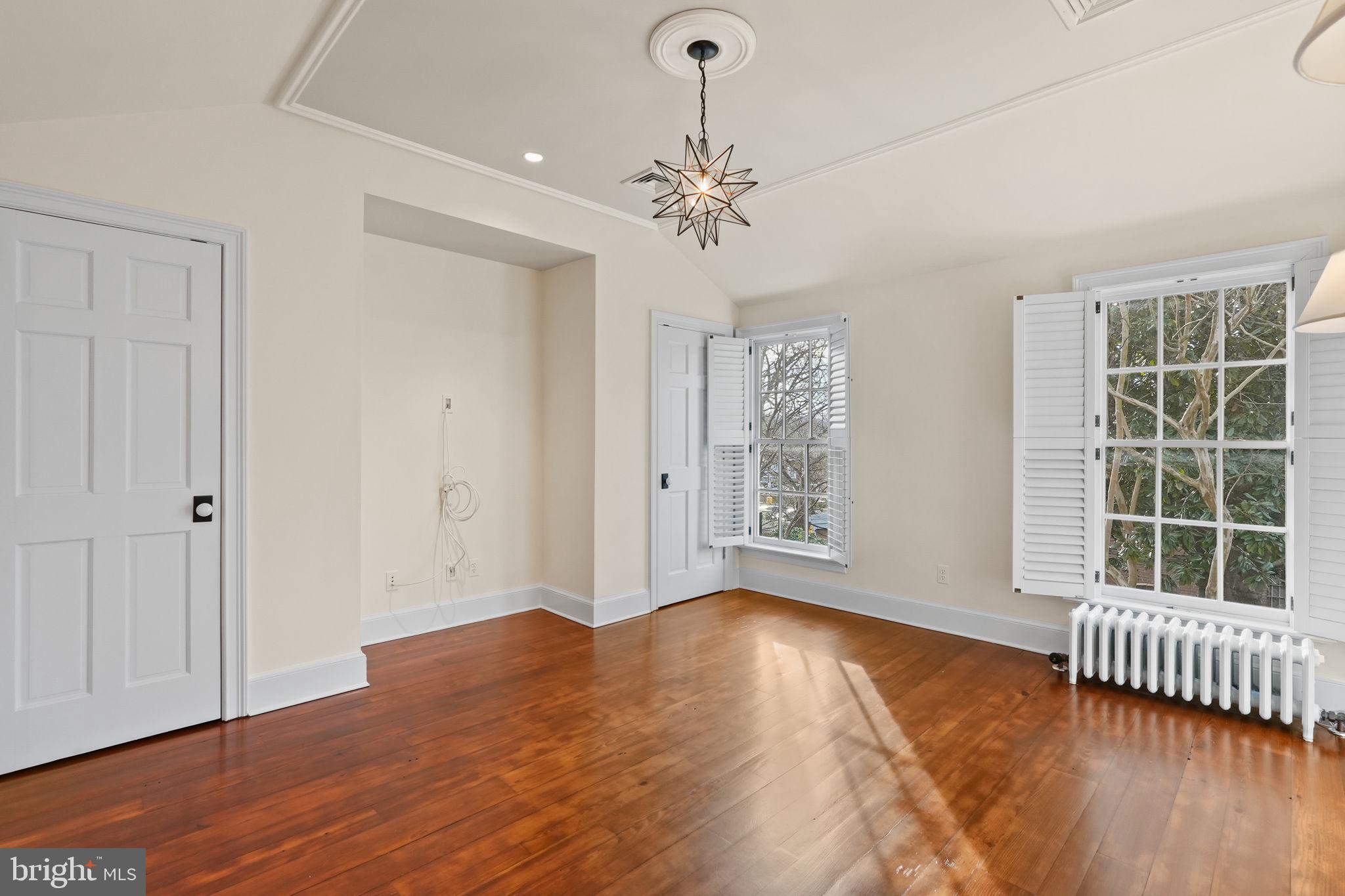513 S FAIRFAX STREET