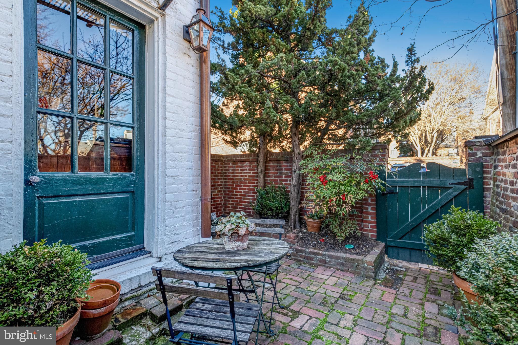 307 N WASHINGTON STREET