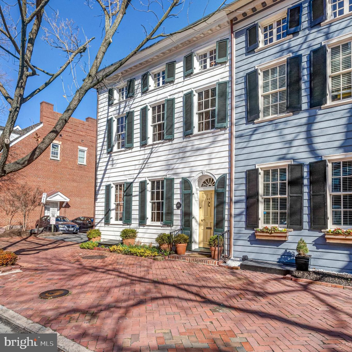 307 N WASHINGTON STREET