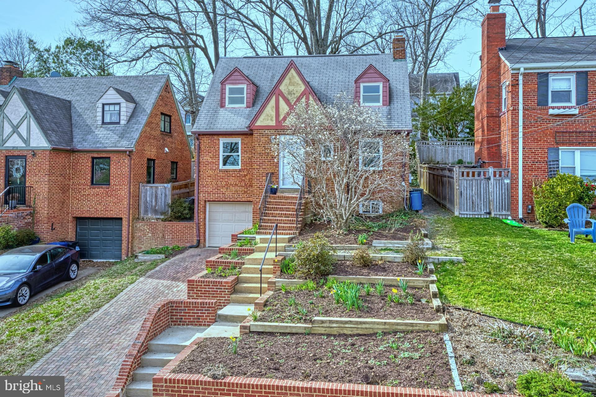 2718 HEMLOCK AVENUE