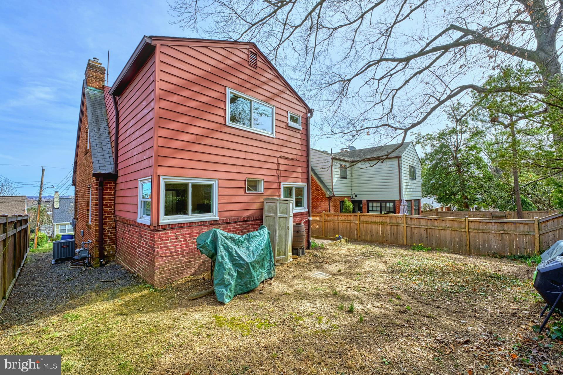 2718 HEMLOCK AVENUE
