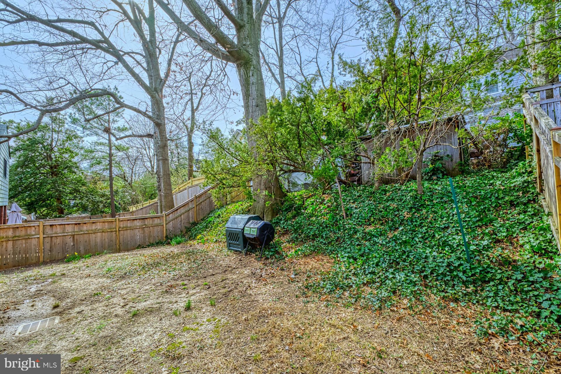 2718 HEMLOCK AVENUE