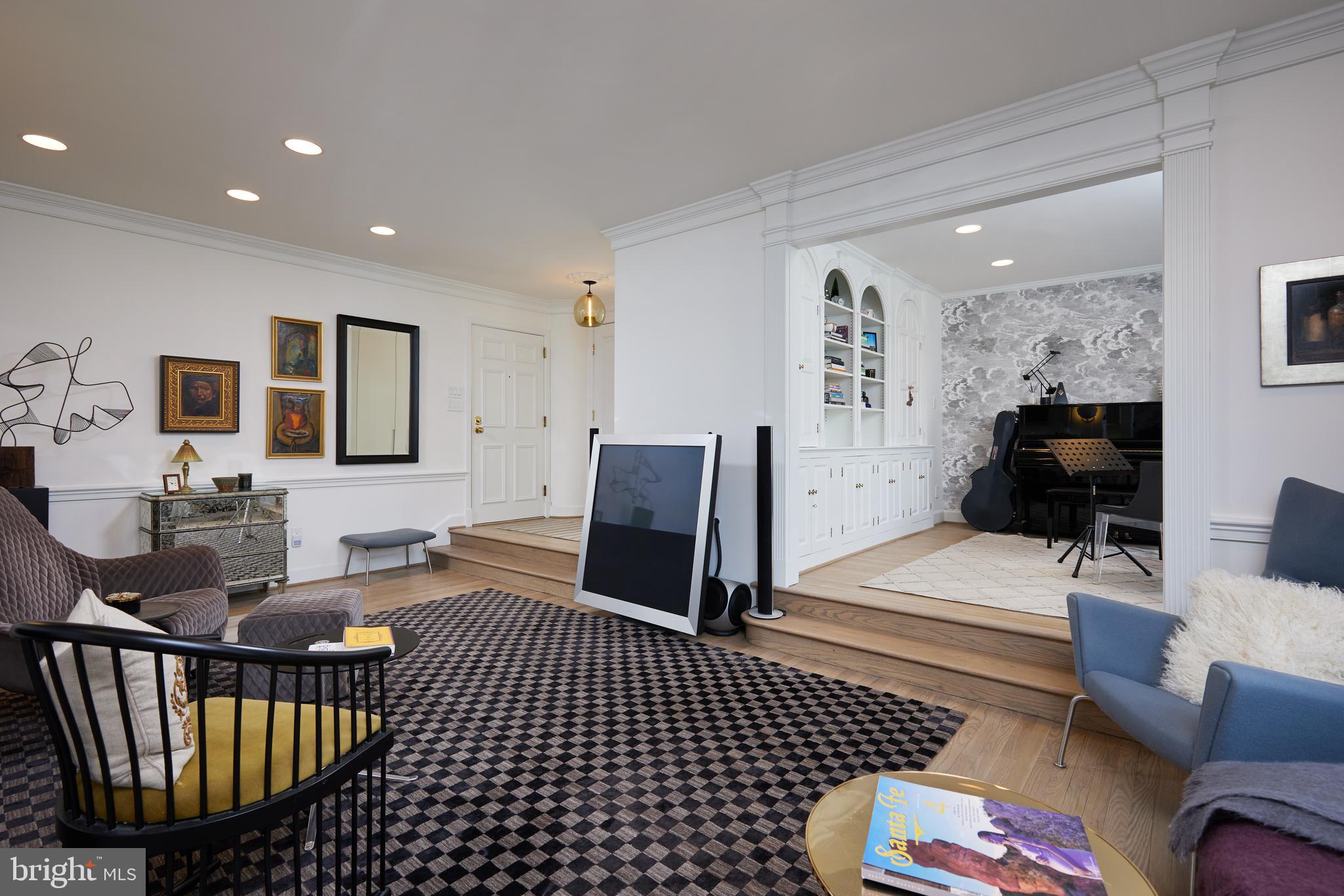 200 FAIRFAX STREET S 6