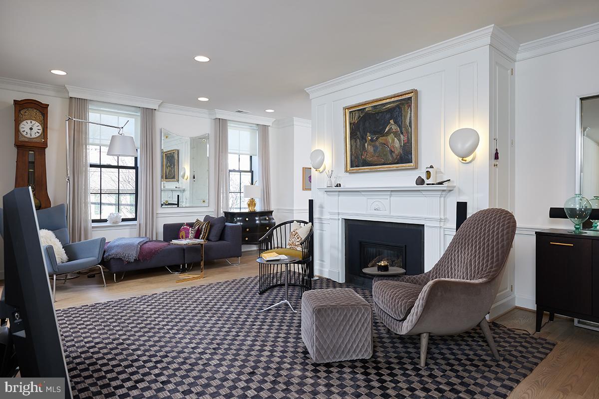 200 FAIRFAX STREET S 6