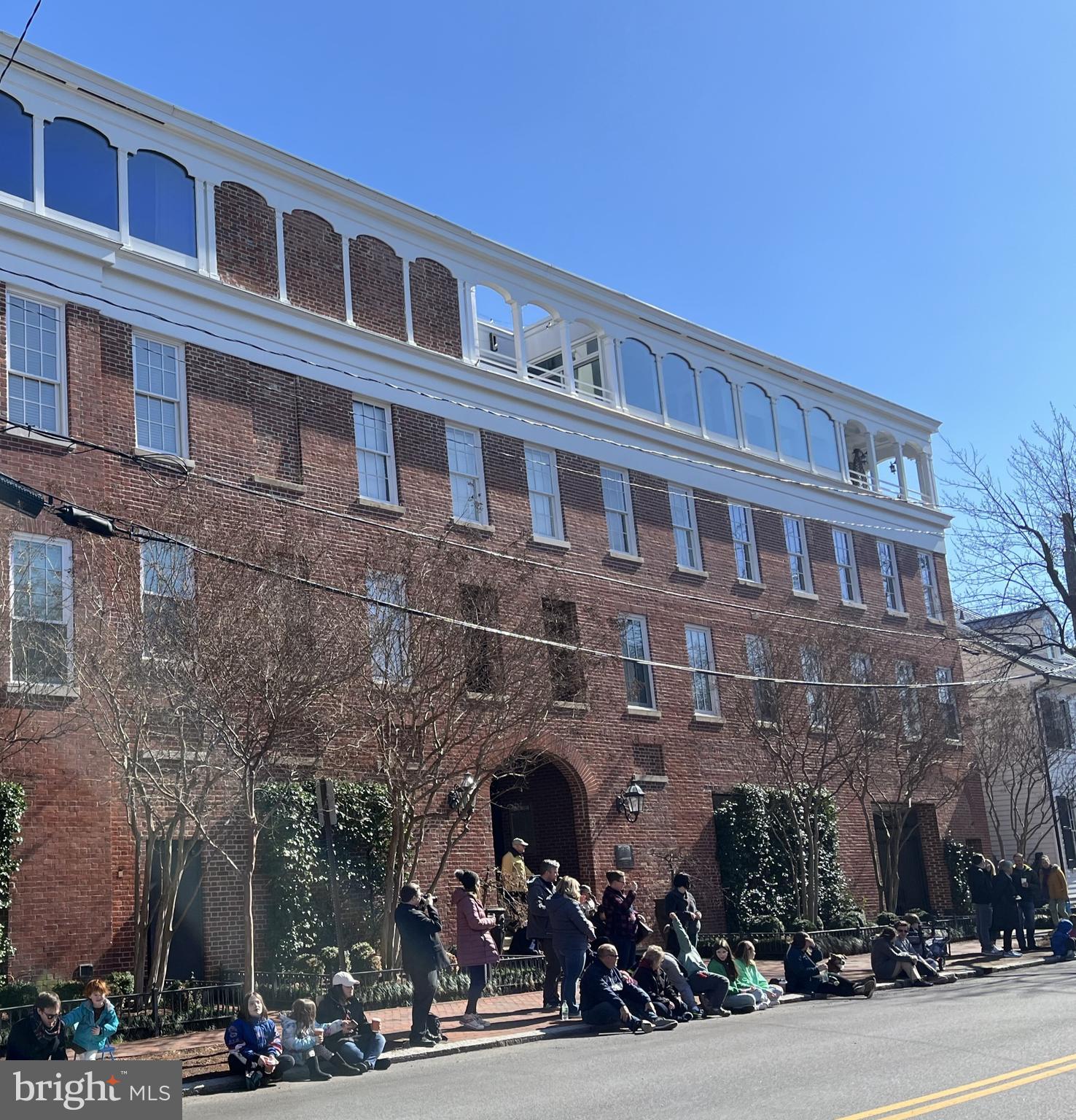 200 FAIRFAX STREET S 6