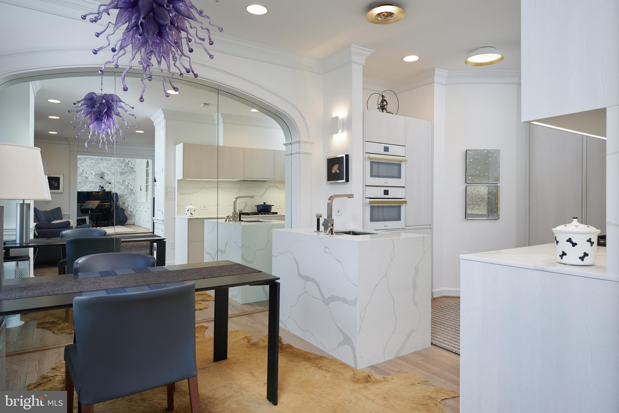 200 FAIRFAX STREET S 6