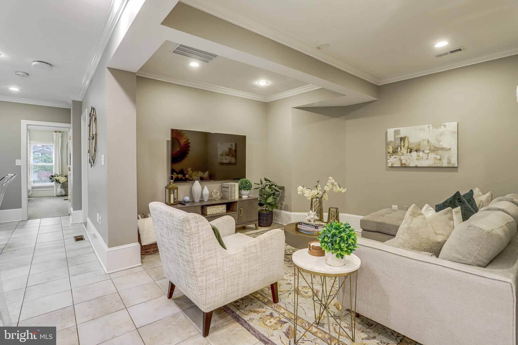 129 S FAIRFAX STREET