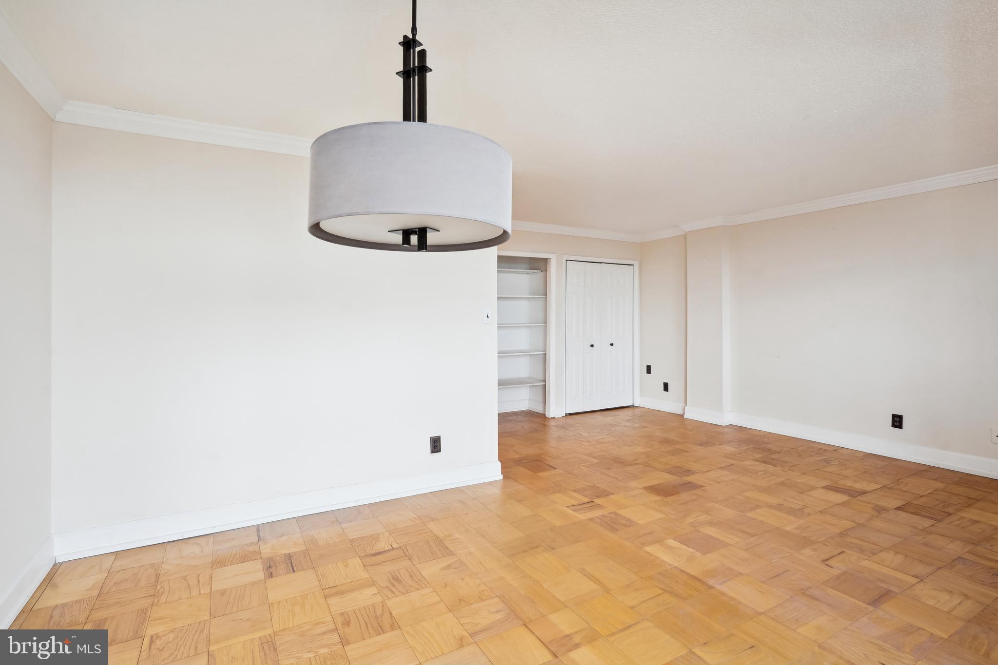 501 SLATERS LANE 606