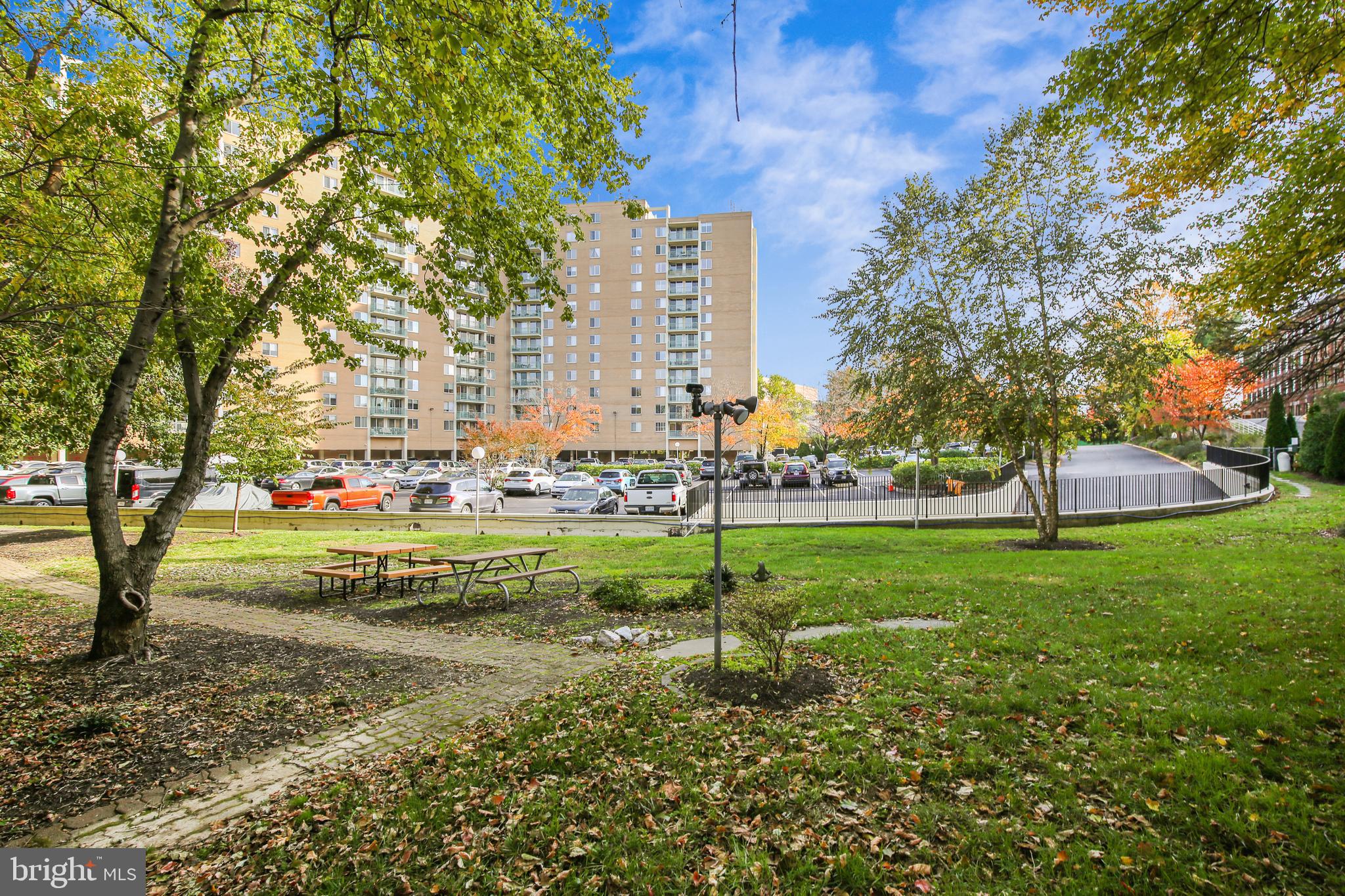 501 SLATERS LANE 606