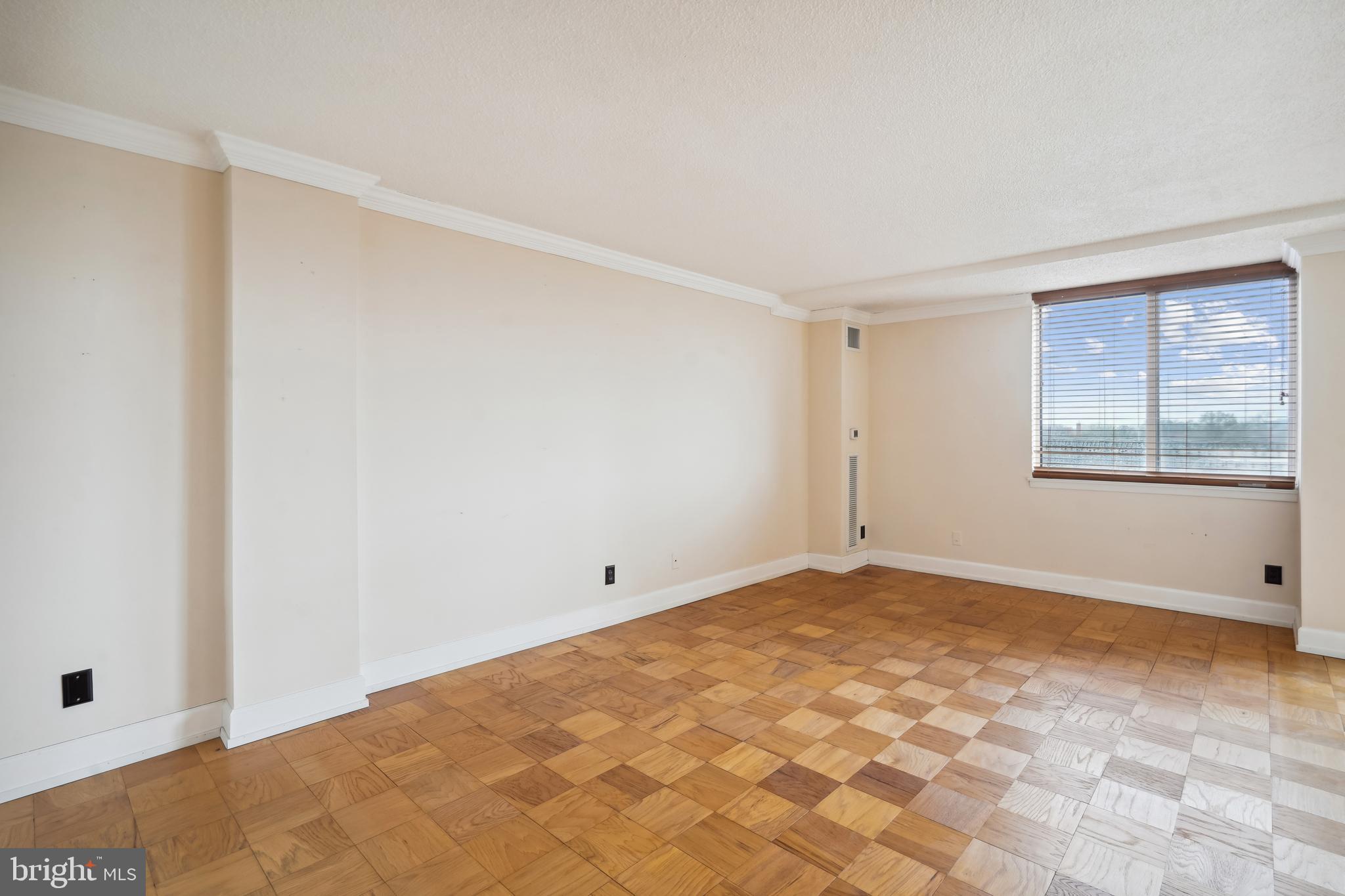 501 SLATERS LANE 606
