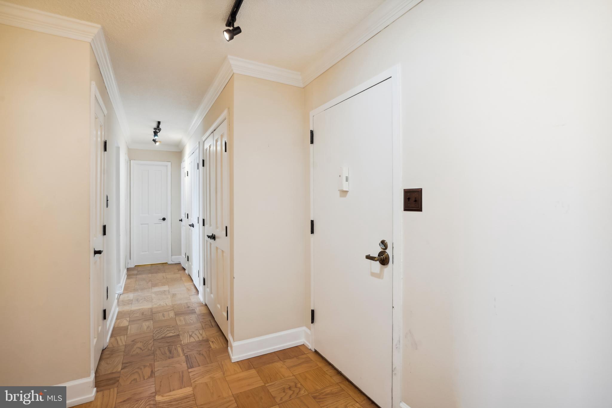 501 SLATERS LANE 606