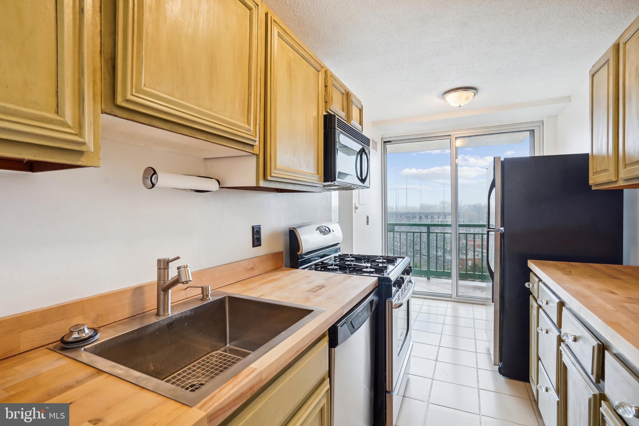 501 SLATERS LANE 606