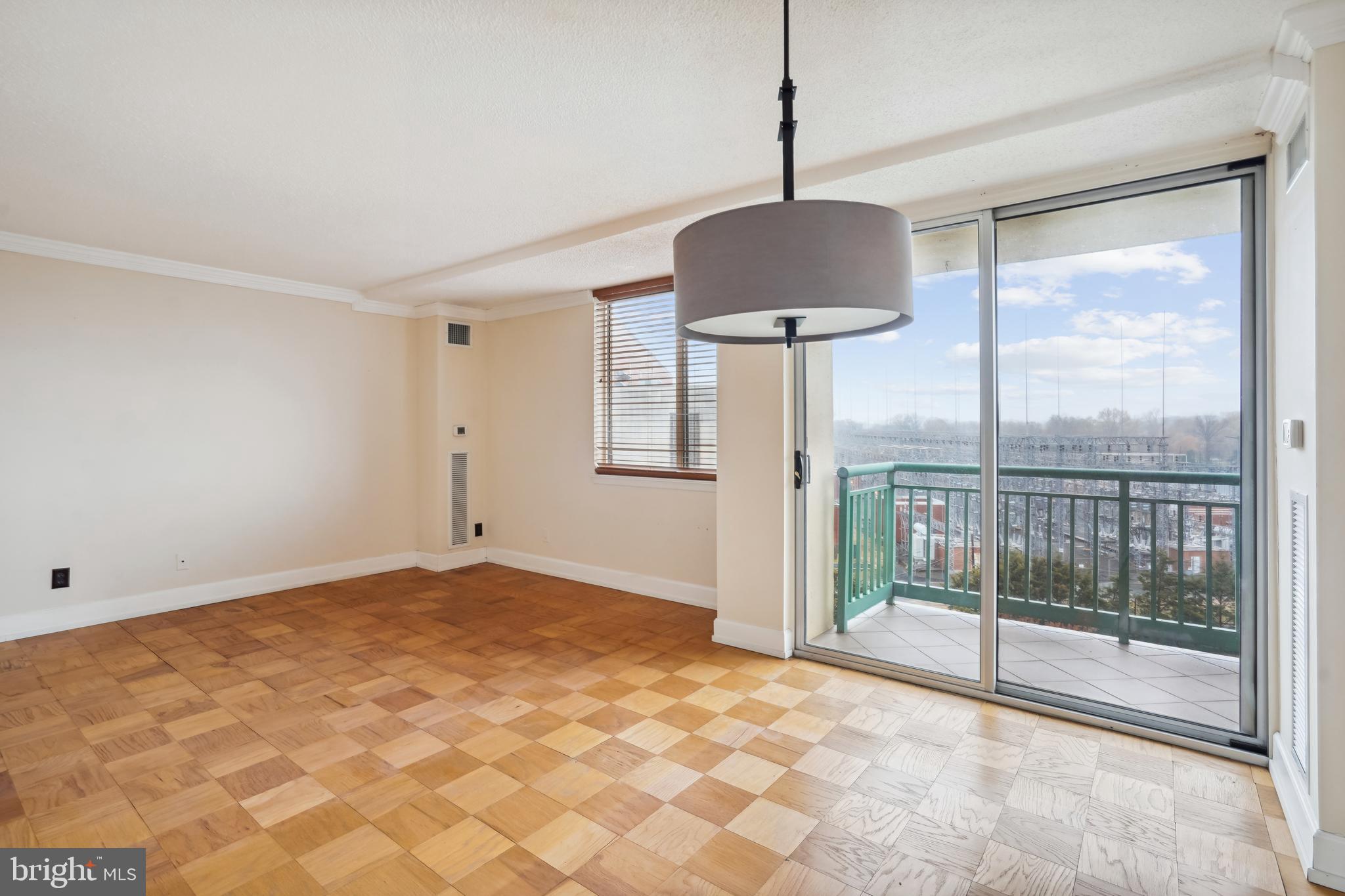 501 SLATERS LANE 606