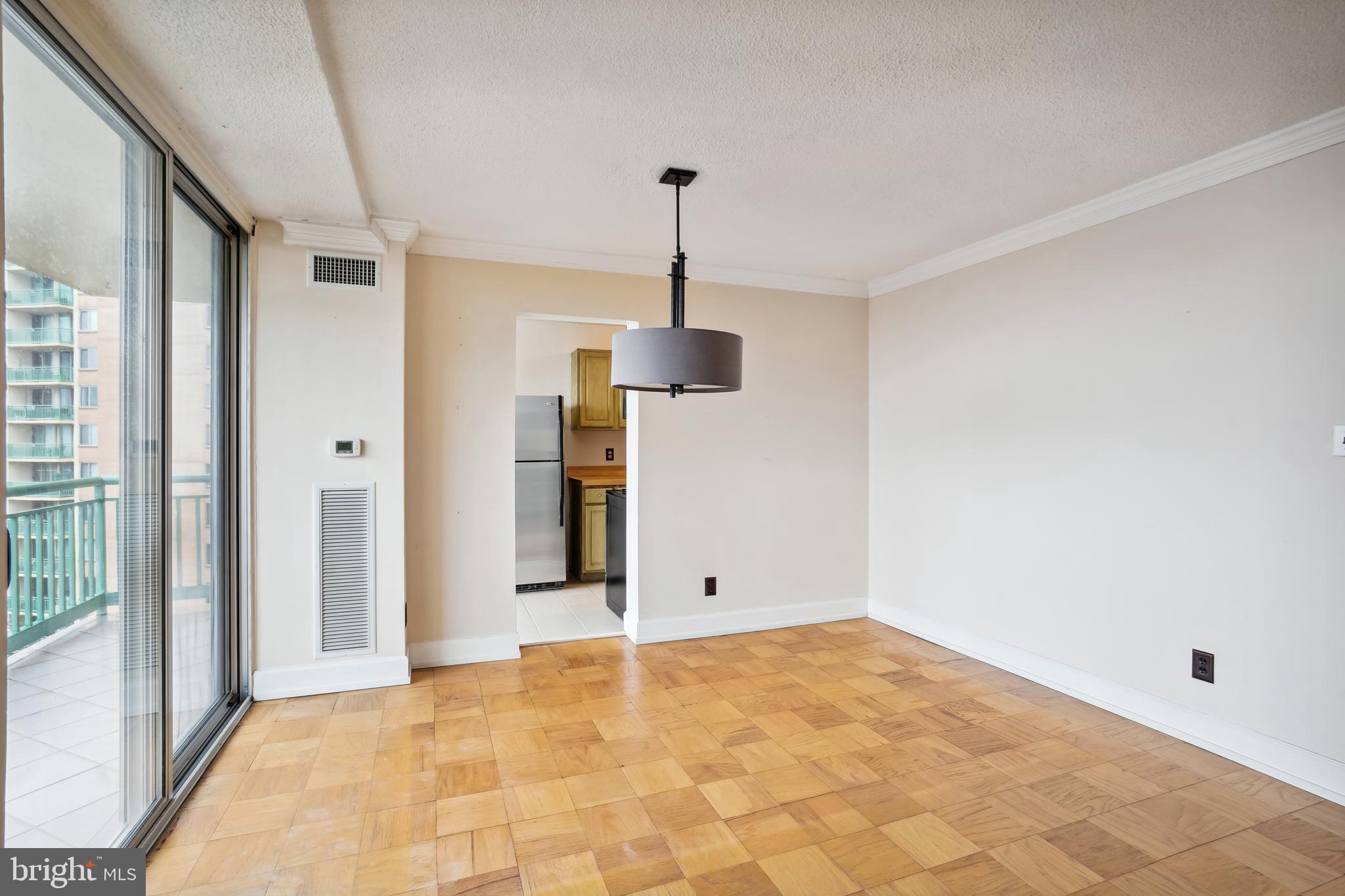501 SLATERS LANE 606